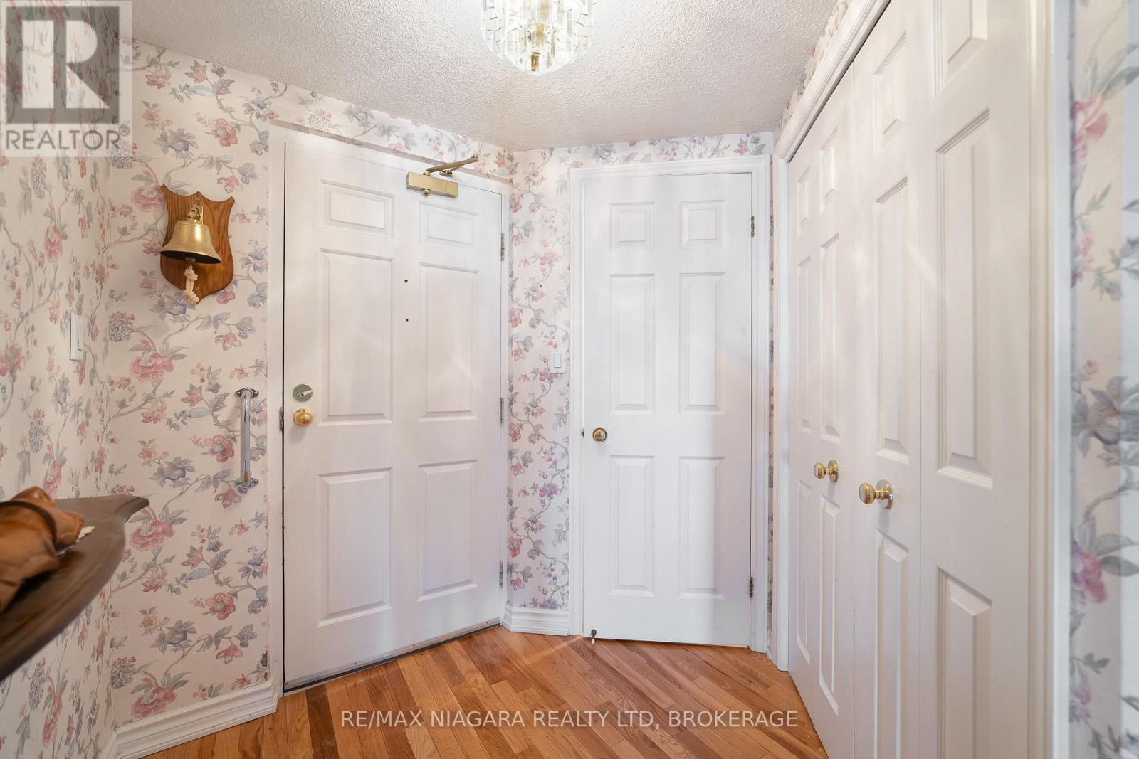301 - 244 Lakeshore Road, St. Catharines, Ontario  L2M 1R6 - Photo 3 - X12426742
