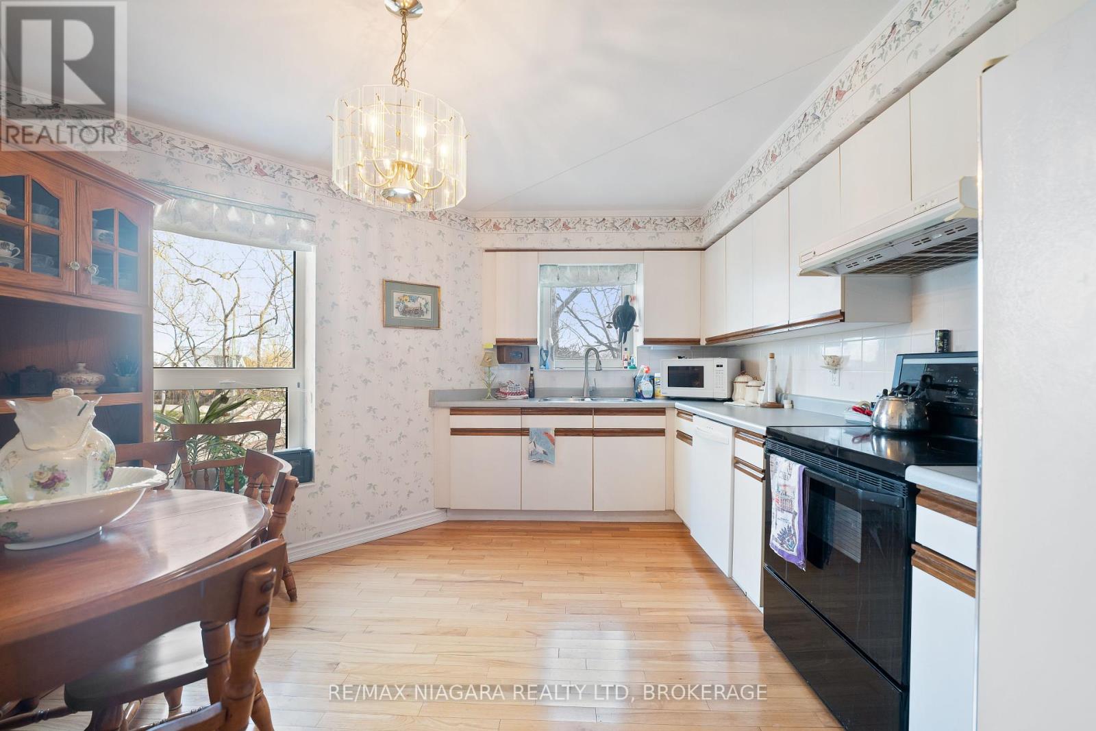 301 - 244 Lakeshore Road, St. Catharines, Ontario  L2M 1R6 - Photo 8 - X12426742