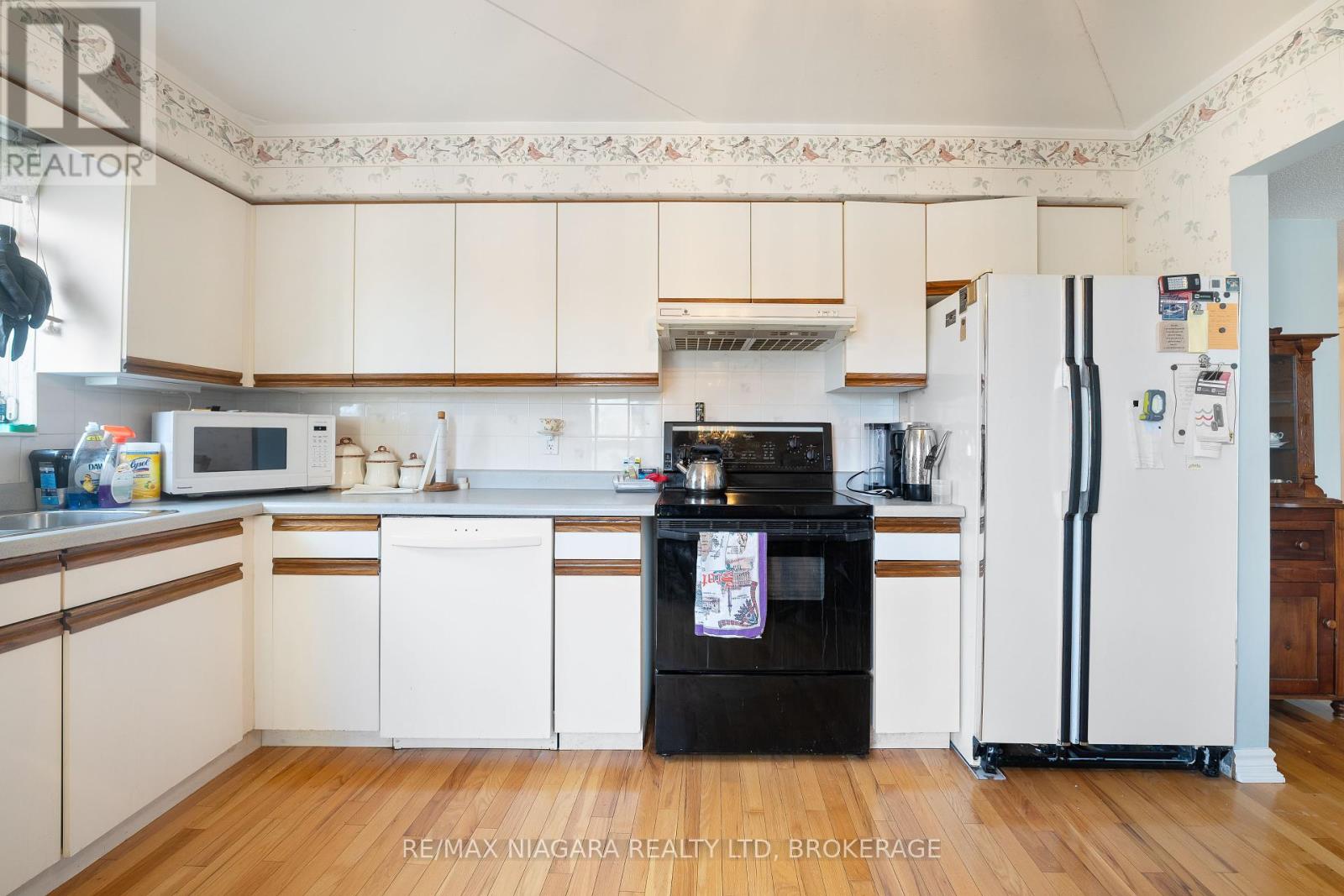 301 - 244 Lakeshore Road, St. Catharines, Ontario  L2M 1R6 - Photo 9 - X12426742