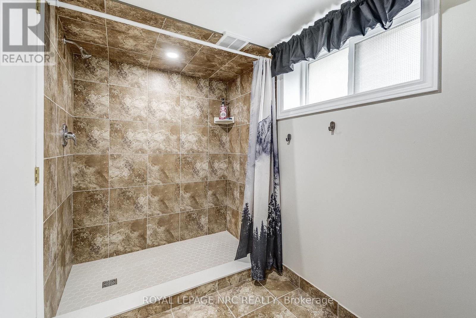 6454 Barker Street, Niagara Falls, Ontario  L2G 1Y7 - Photo 25 - X12426776