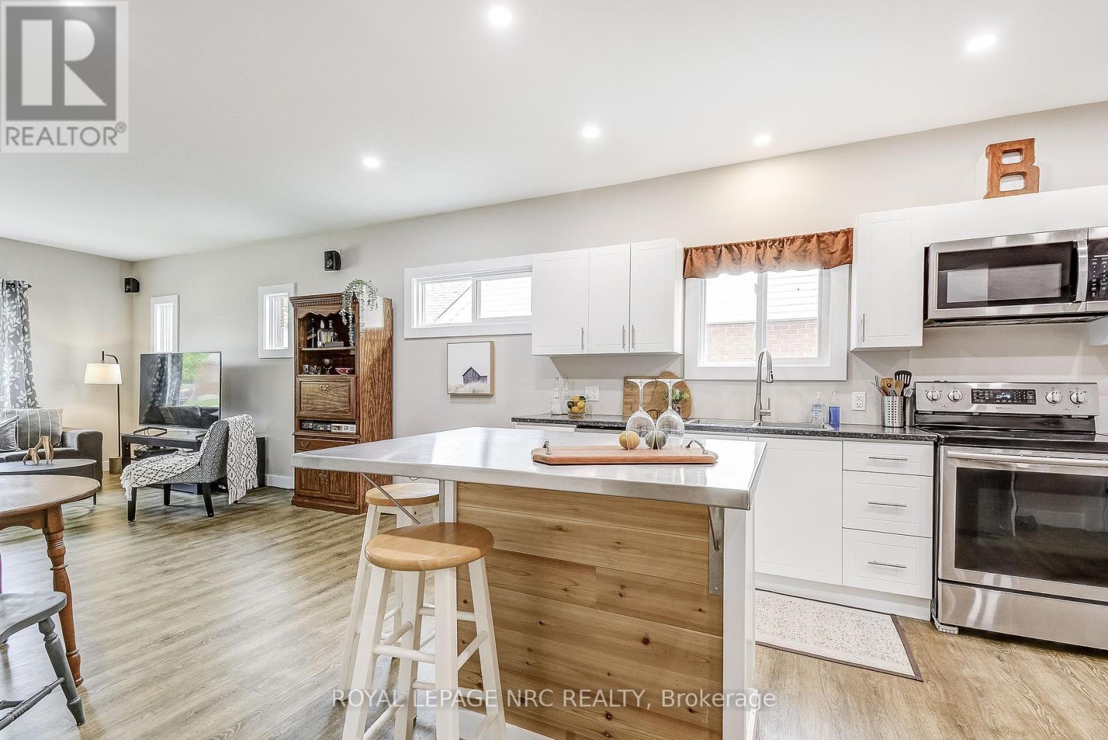 6454 Barker Street, Niagara Falls, Ontario  L2G 1Y7 - Photo 7 - X12426776