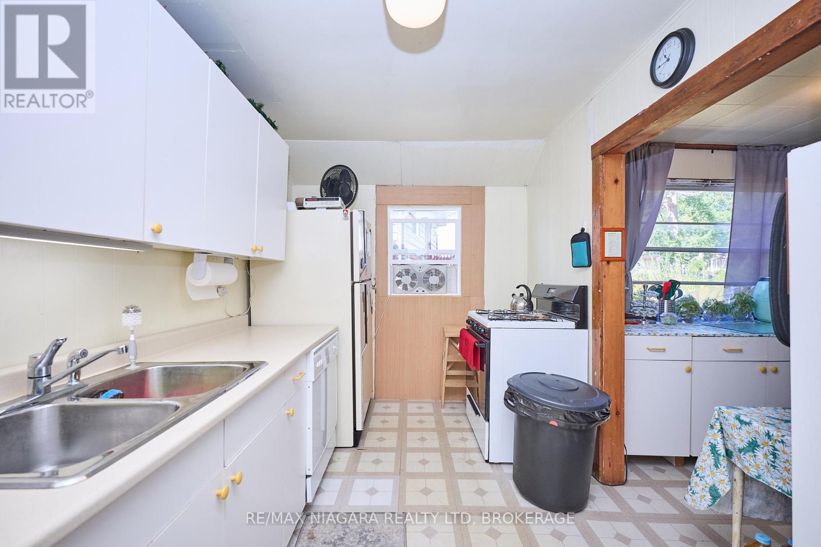 3803 Terrace Lane, Fort Erie, Ontario  L0S 1B0 - Photo 9 - X12426824