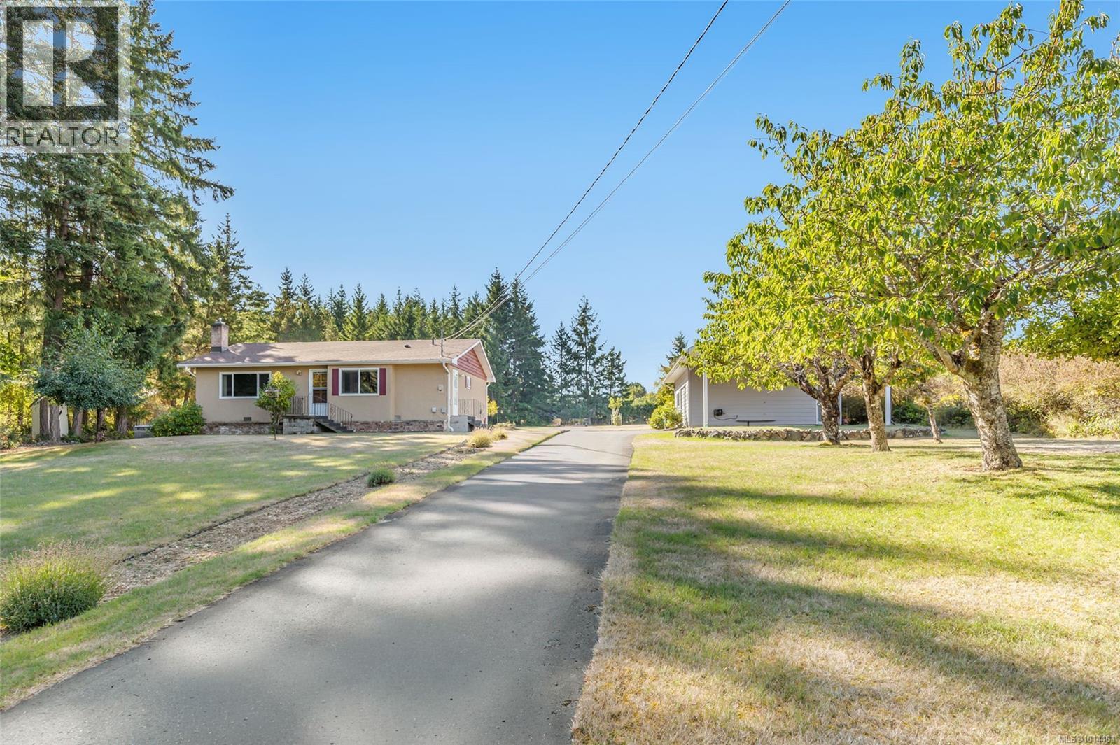 2402 Cross Rd, Nanoose Bay, British Columbia