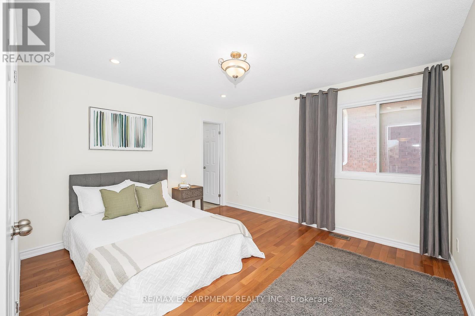 2728 Guilford Crescent, Oakville, Ontario  L6J 6Z8 - Photo 19 - W12426639