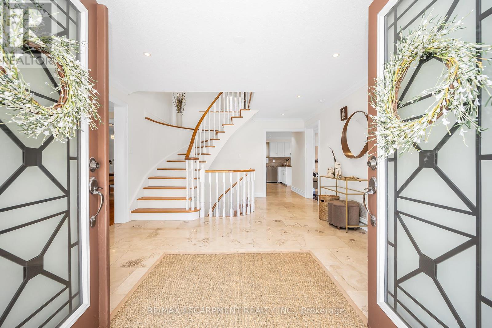 2728 Guilford Crescent, Oakville, Ontario  L6J 6Z8 - Photo 2 - W12426639