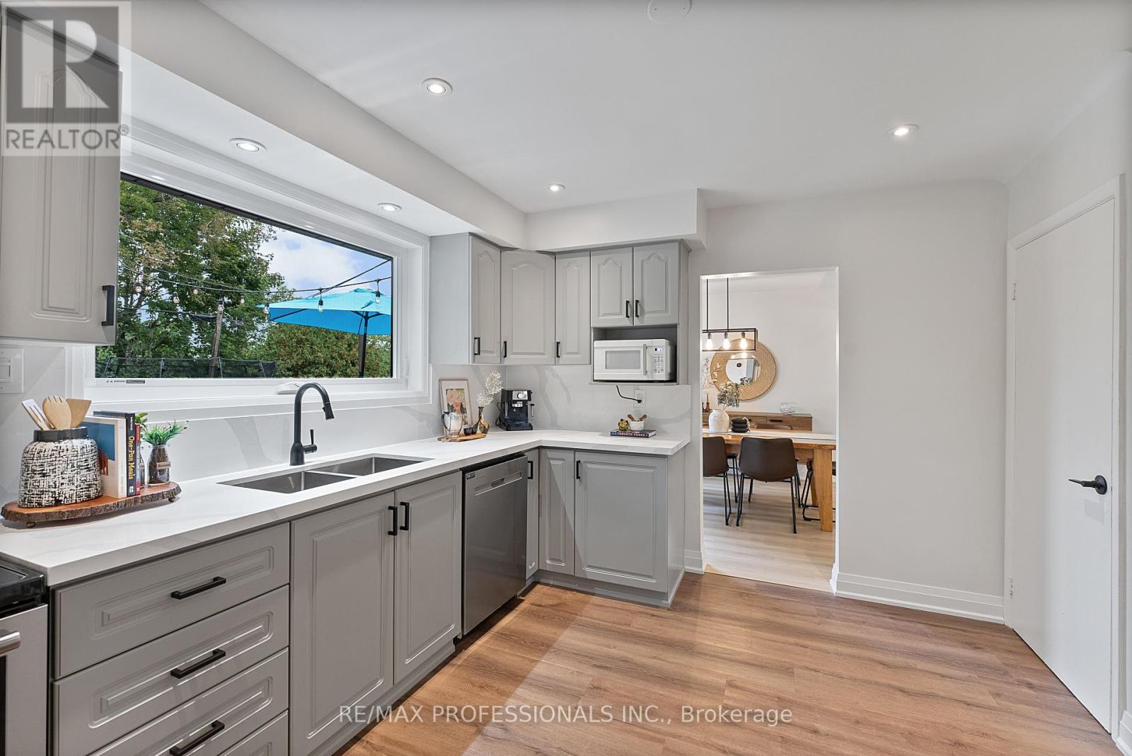 18 Lavington Drive, Toronto, Ontario  M9R 2G9 - Photo 16 - W12426640