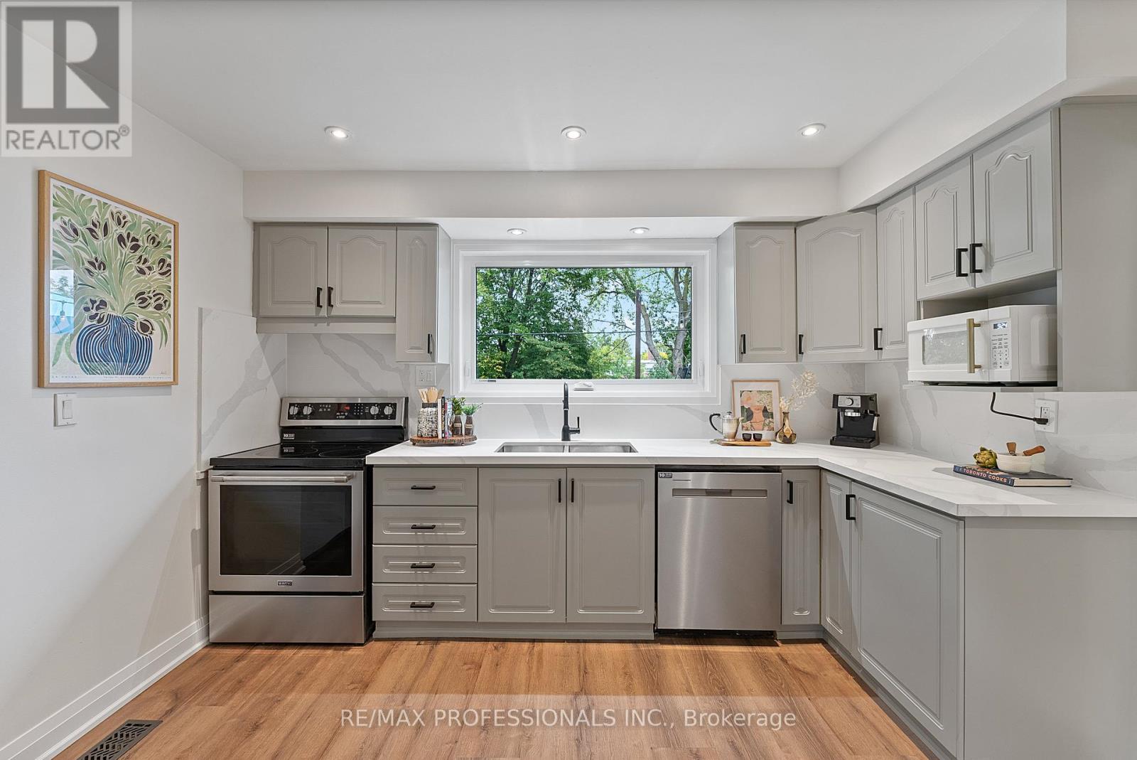 18 Lavington Drive, Toronto, Ontario  M9R 2G9 - Photo 17 - W12426640