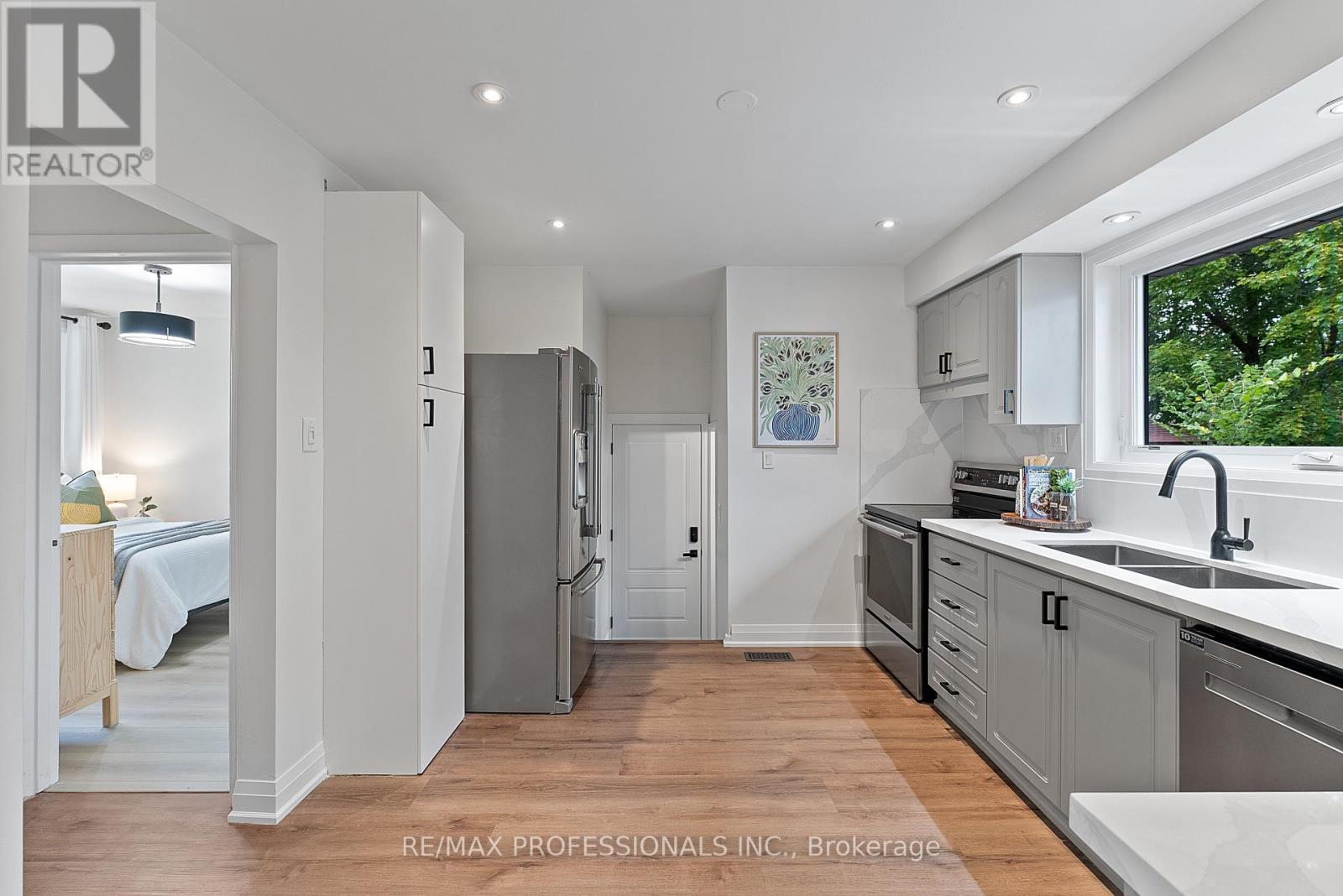 18 Lavington Drive, Toronto, Ontario  M9R 2G9 - Photo 18 - W12426640