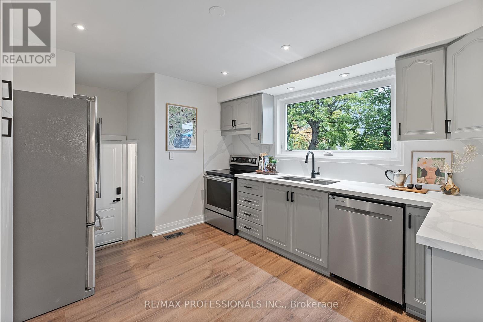 18 Lavington Drive, Toronto, Ontario  M9R 2G9 - Photo 19 - W12426640