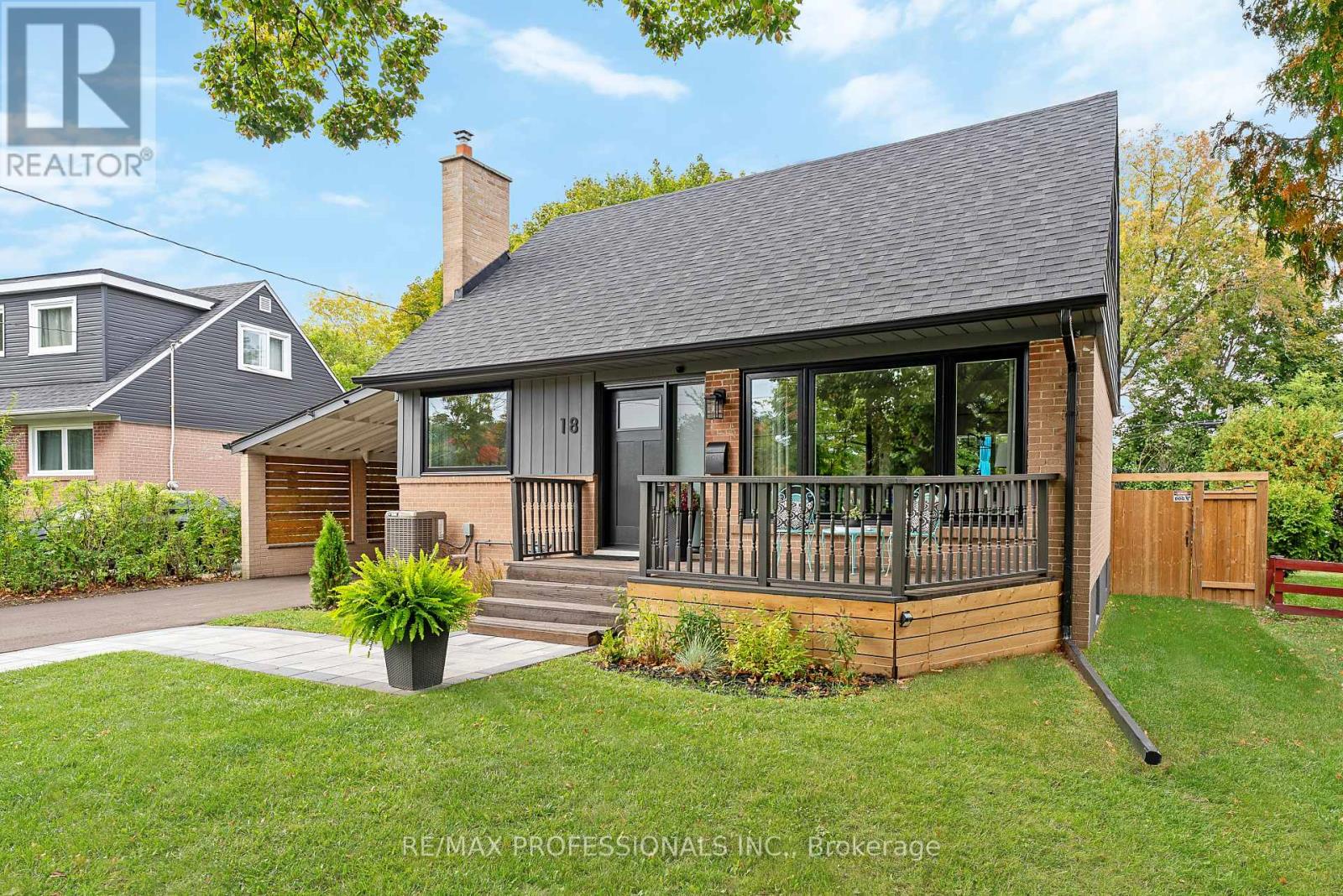 18 Lavington Drive, Toronto, Ontario  M9R 2G9 - Photo 2 - W12426640