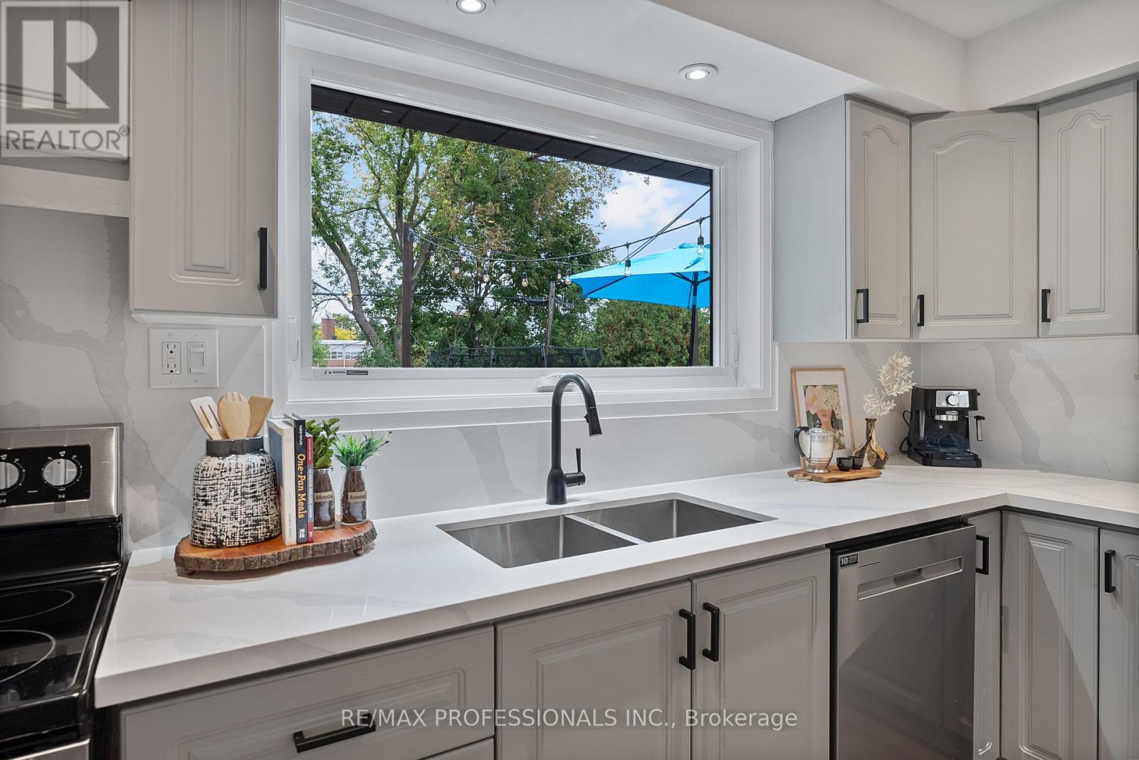 18 Lavington Drive, Toronto, Ontario  M9R 2G9 - Photo 20 - W12426640