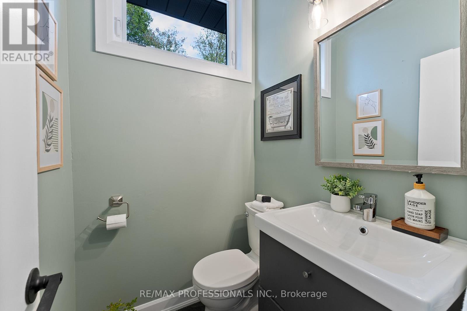 18 Lavington Drive, Toronto, Ontario  M9R 2G9 - Photo 21 - W12426640