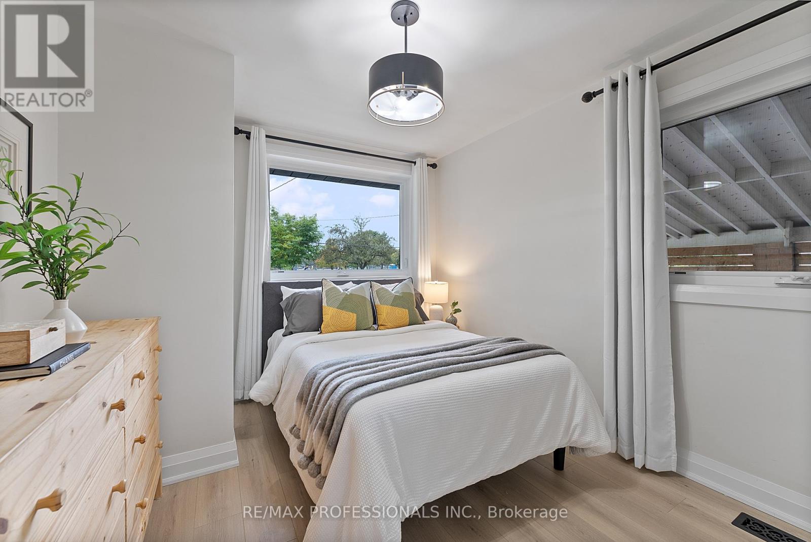 18 Lavington Drive, Toronto, Ontario  M9R 2G9 - Photo 24 - W12426640