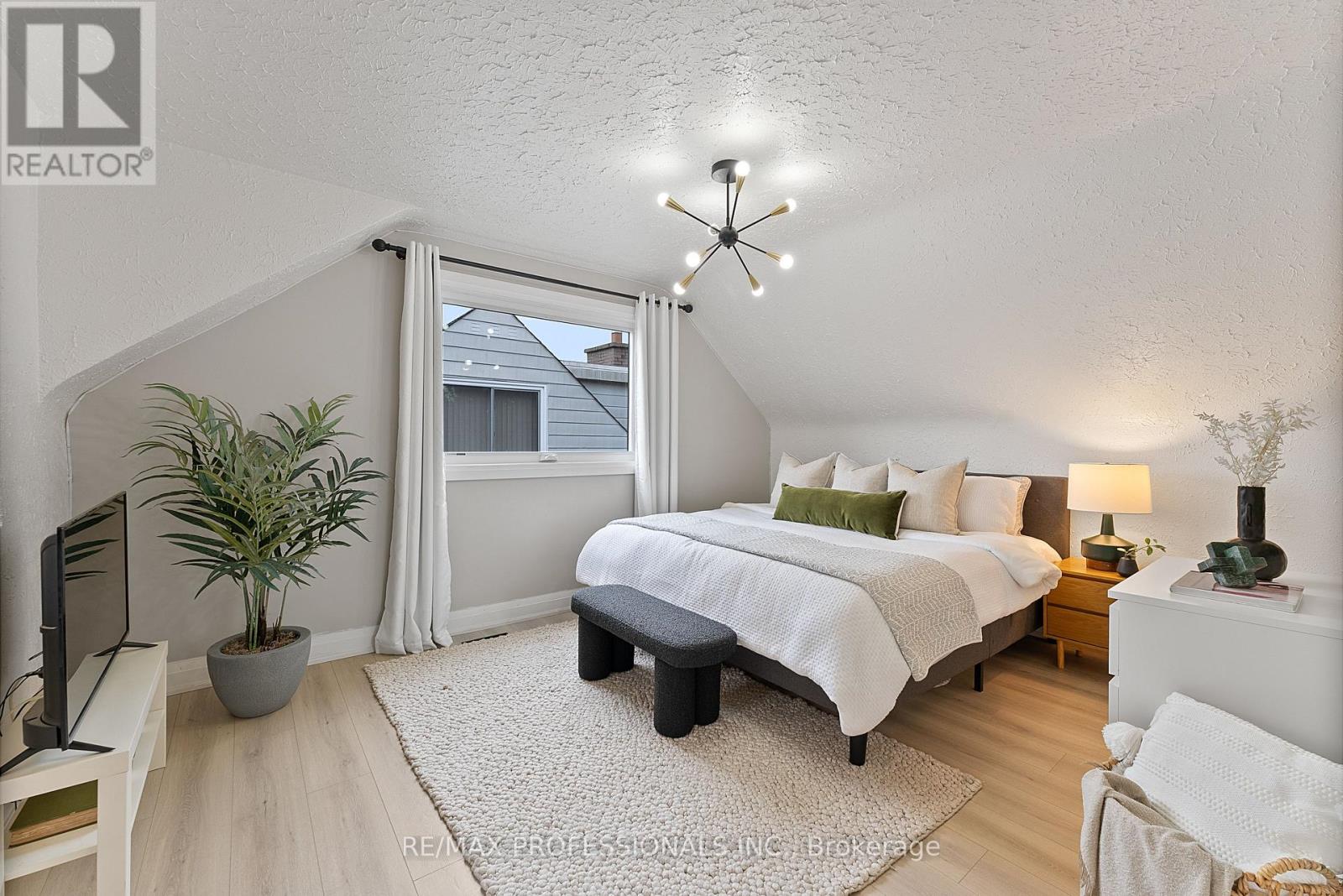 18 Lavington Drive, Toronto, Ontario  M9R 2G9 - Photo 29 - W12426640