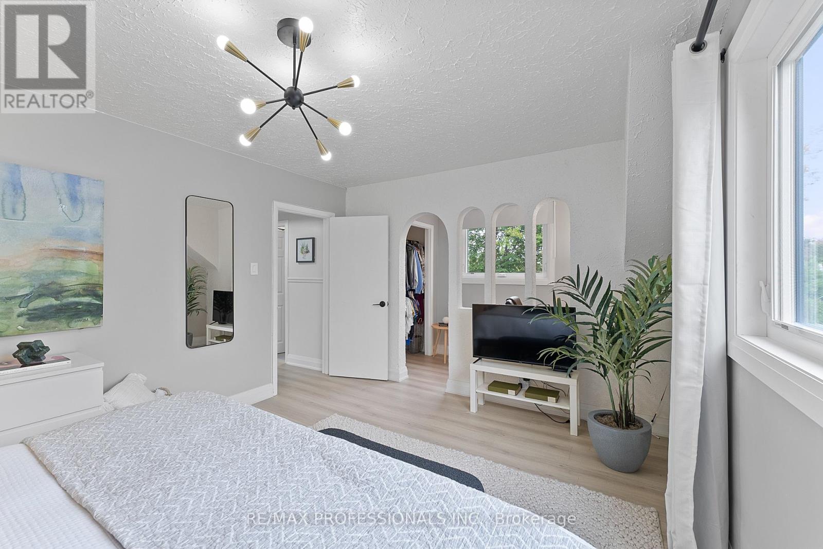 18 Lavington Drive, Toronto, Ontario  M9R 2G9 - Photo 31 - W12426640
