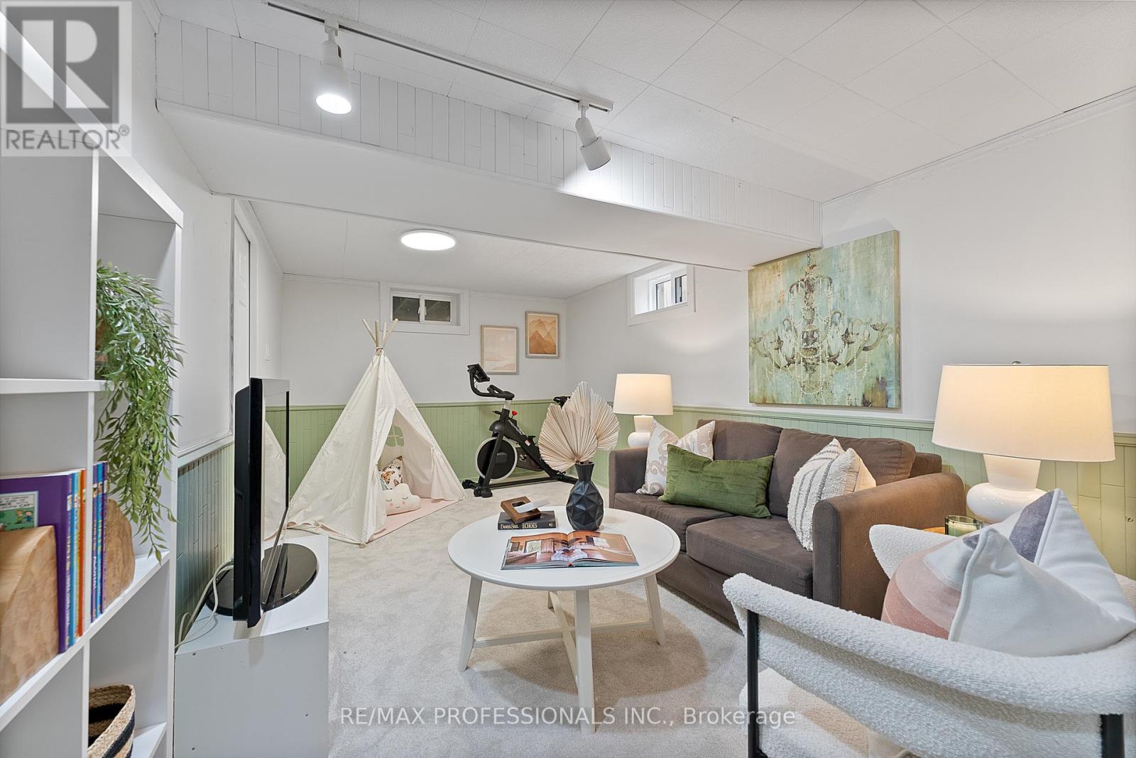 18 Lavington Drive, Toronto, Ontario  M9R 2G9 - Photo 43 - W12426640