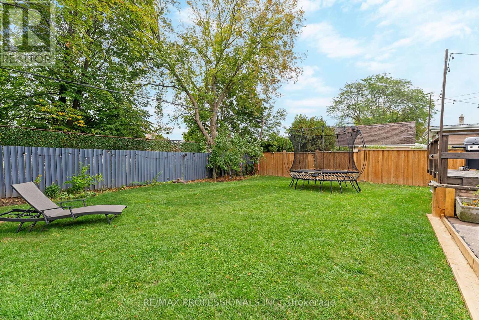 18 Lavington Drive, Toronto, Ontario  M9R 2G9 - Photo 48 - W12426640