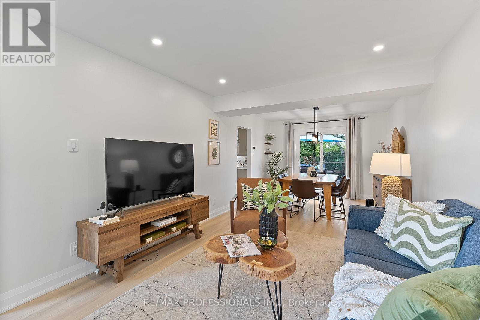 18 Lavington Drive, Toronto, Ontario  M9R 2G9 - Photo 8 - W12426640
