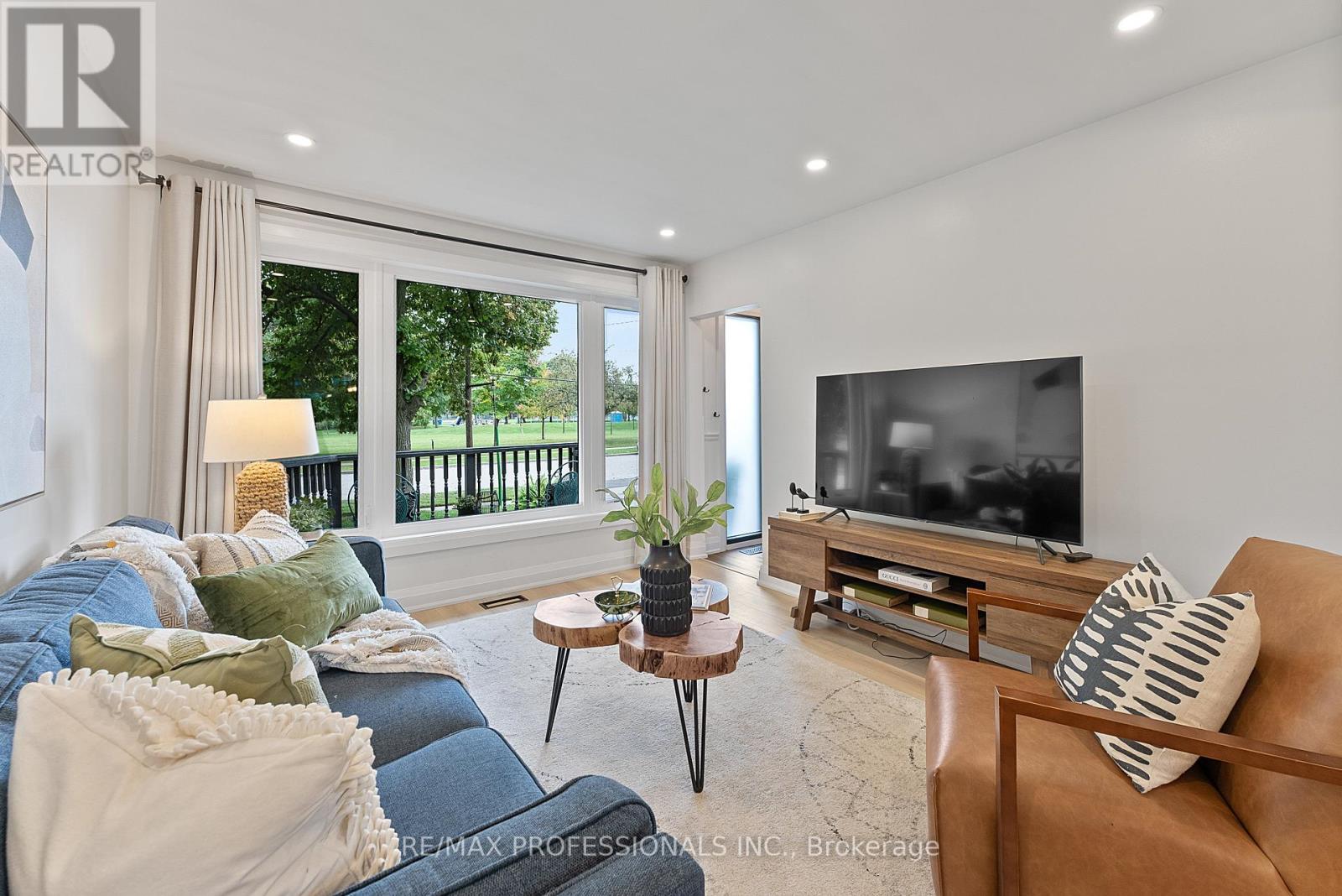 18 Lavington Drive, Toronto, Ontario  M9R 2G9 - Photo 9 - W12426640