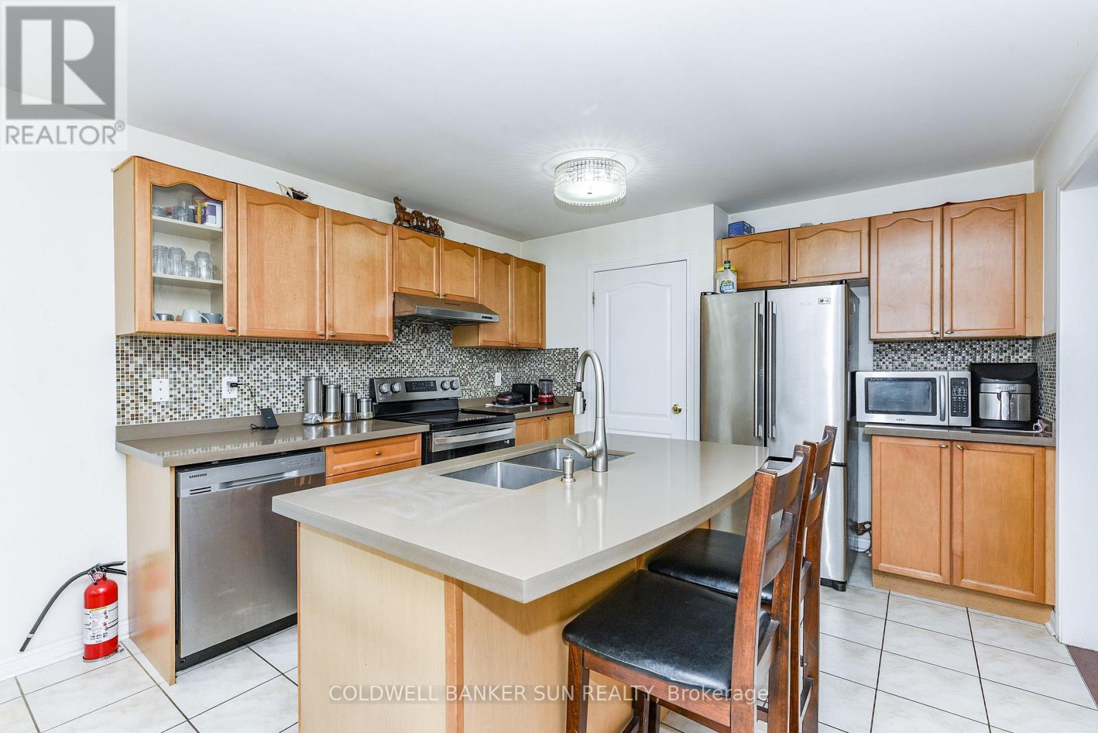 34 Benmore Crescent, Brampton, Ontario  L6P 2T3 - Photo 13 - W12426651