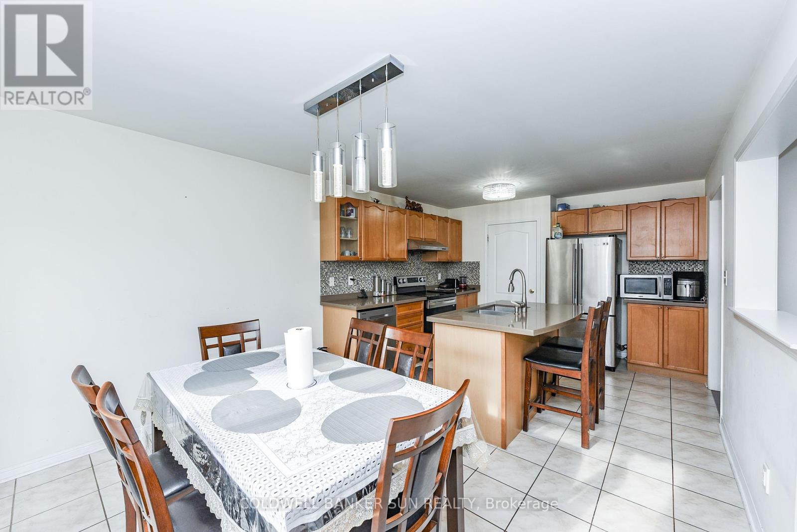 34 Benmore Crescent, Brampton, Ontario  L6P 2T3 - Photo 18 - W12426651