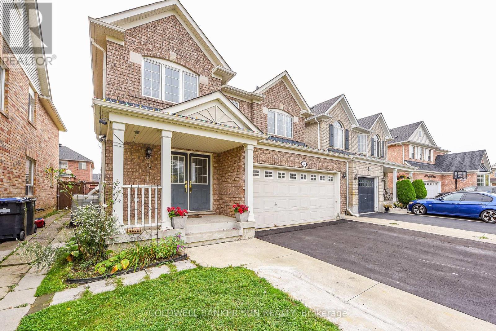 34 Benmore Crescent, Brampton, Ontario  L6P 2T3 - Photo 3 - W12426651