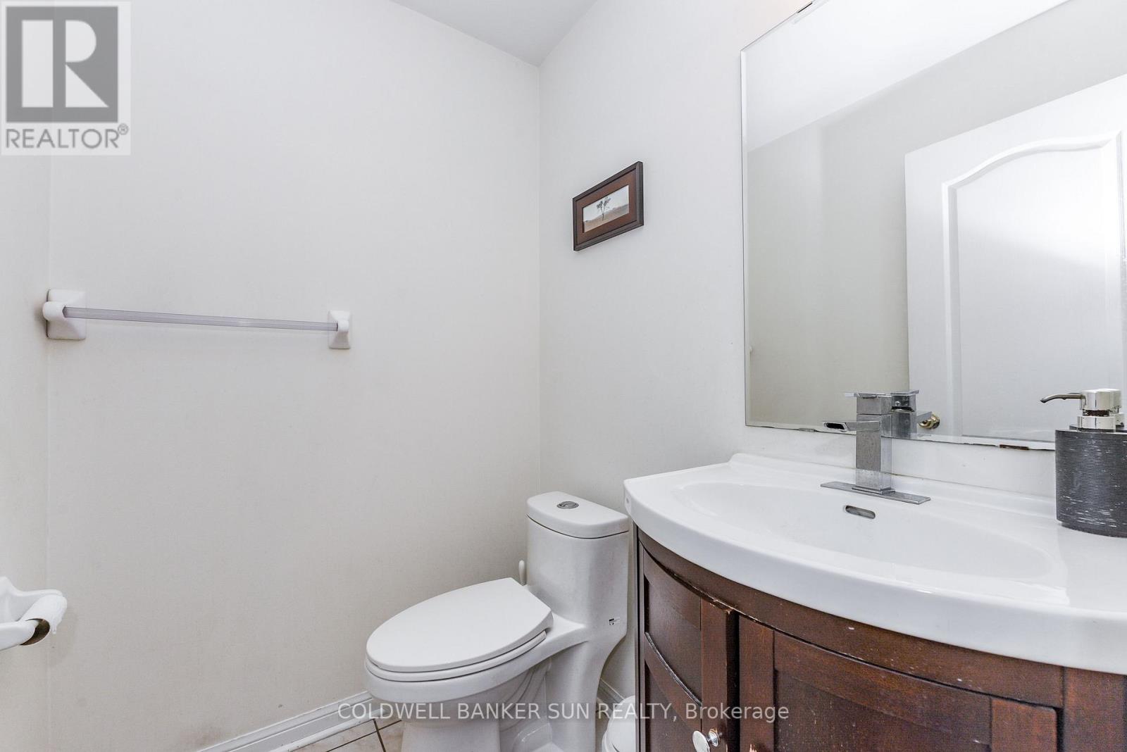 34 Benmore Crescent, Brampton, Ontario  L6P 2T3 - Photo 6 - W12426651