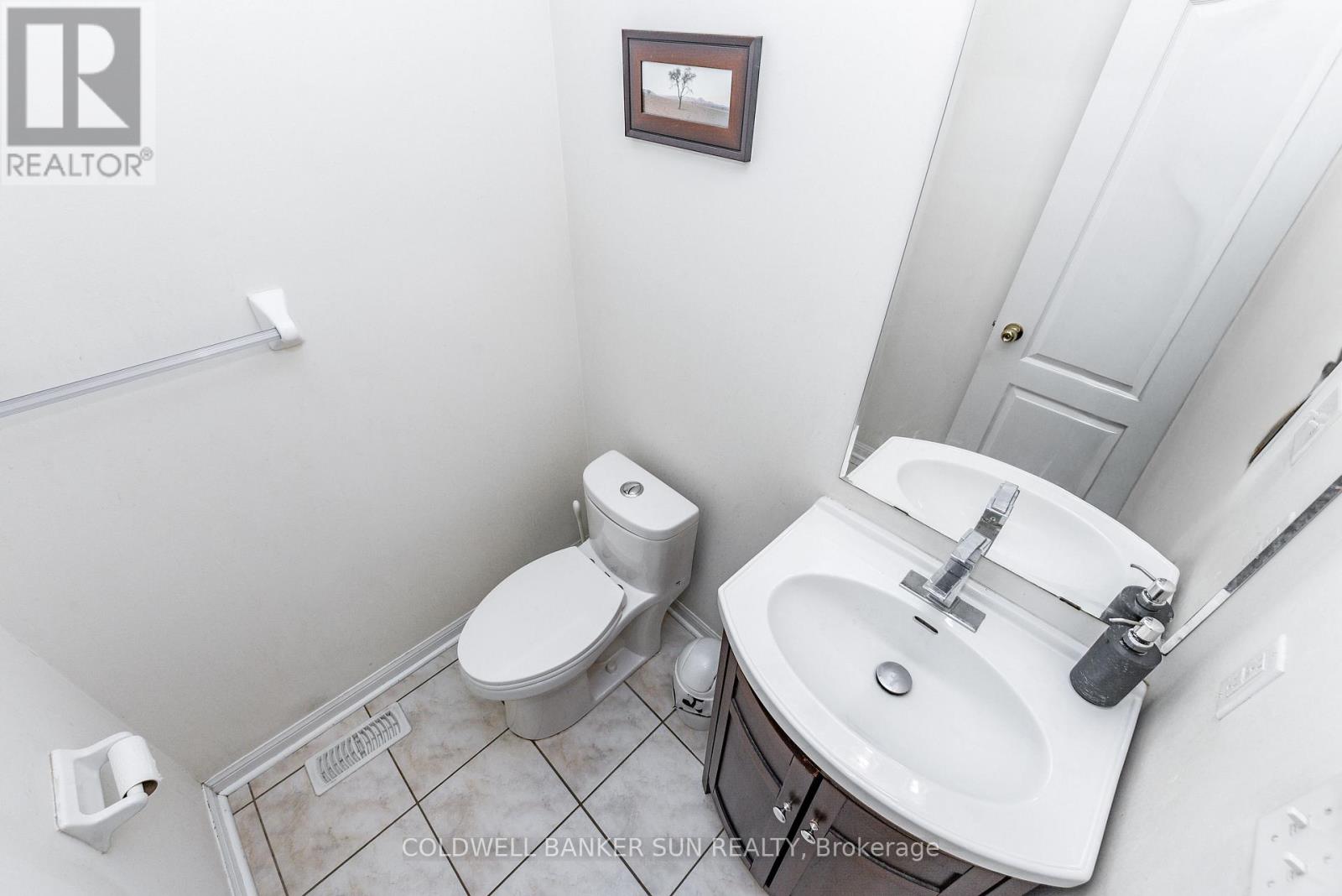 34 Benmore Crescent, Brampton, Ontario  L6P 2T3 - Photo 7 - W12426651