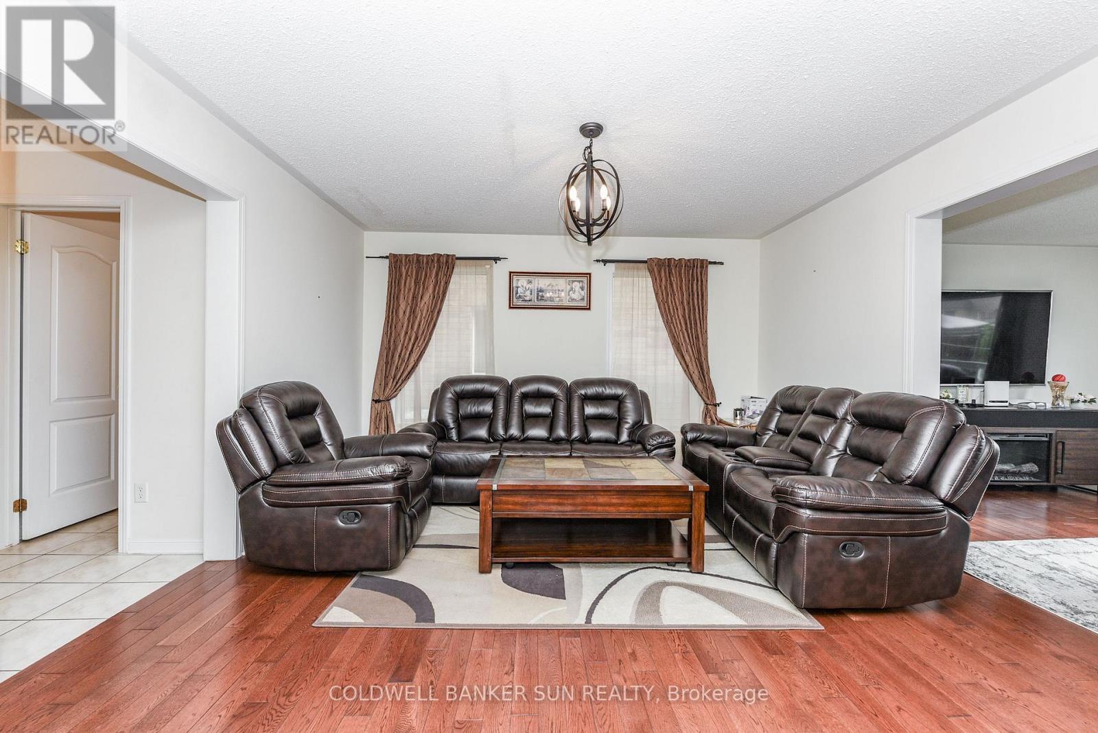 34 Benmore Crescent, Brampton, Ontario  L6P 2T3 - Photo 9 - W12426651