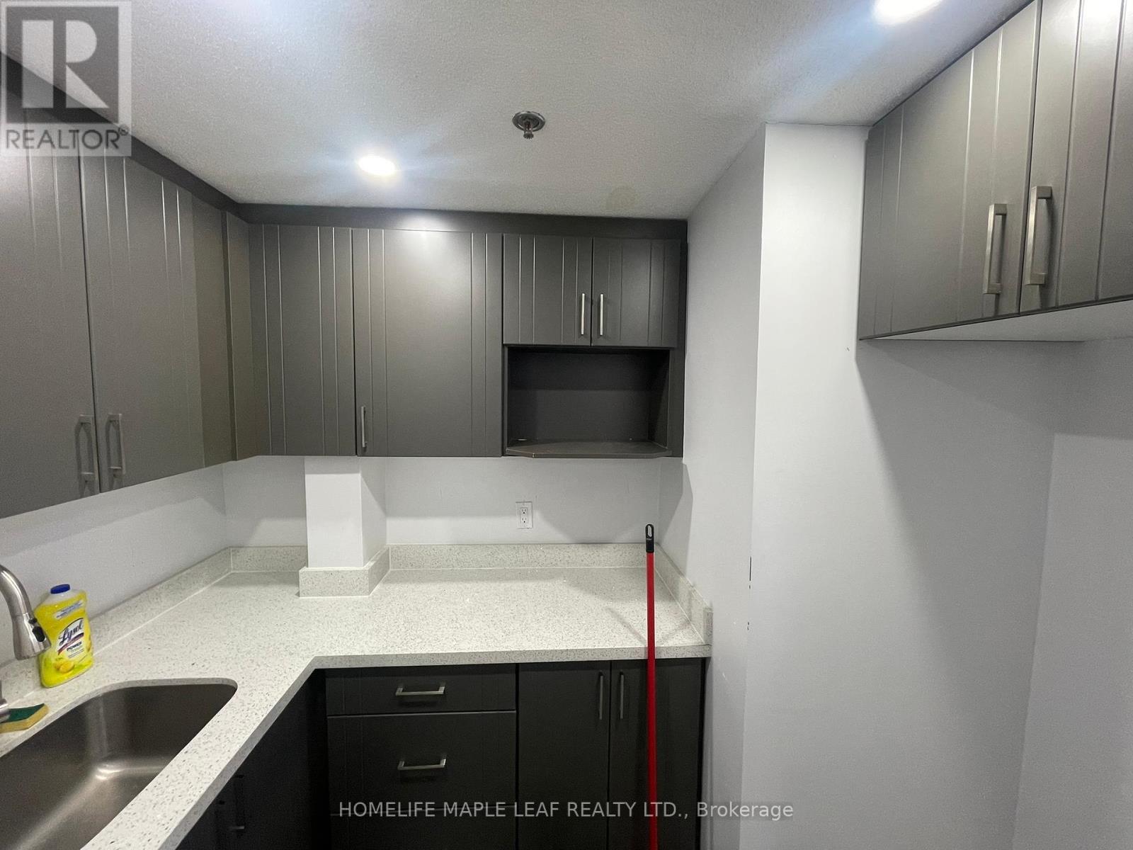 4 - 2575 Steeles Avenue E, Brampton, Ontario  L6T 5T1 - Photo 13 - W12426674
