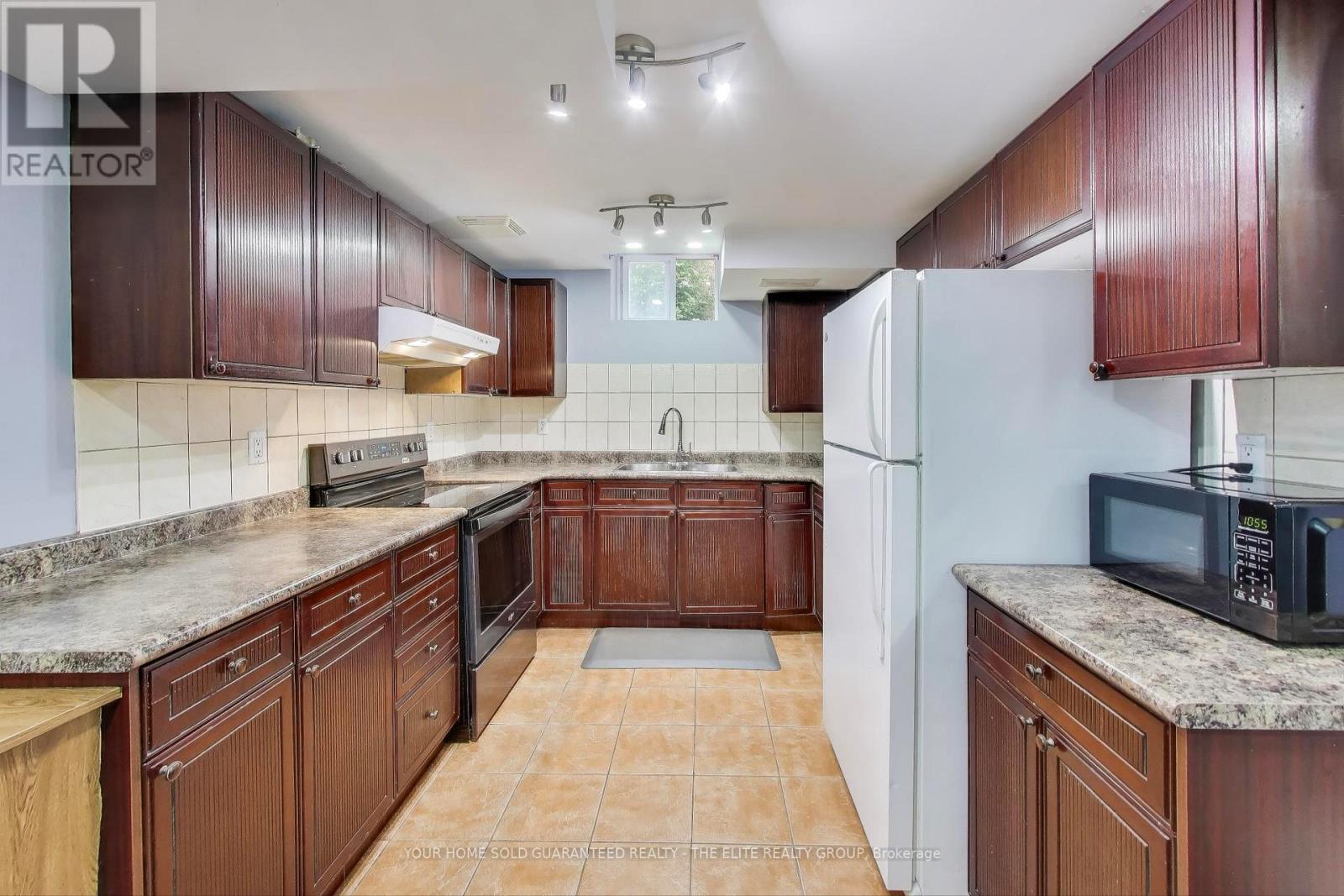283 Van Kirk Drive, Brampton, Ontario  L7A 1M3 - Photo 11 - W12426687