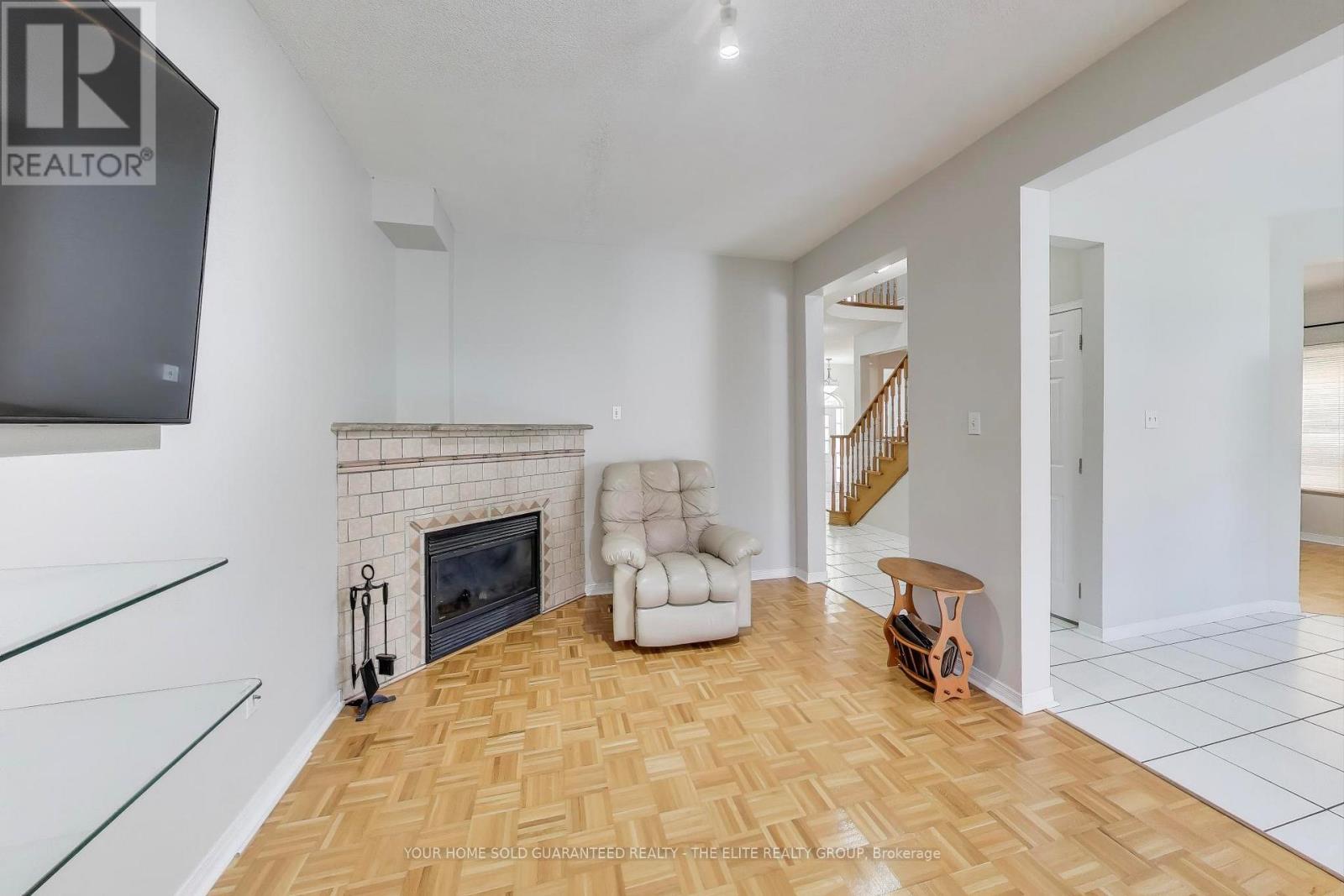 283 Van Kirk Drive, Brampton, Ontario  L7A 1M3 - Photo 4 - W12426687