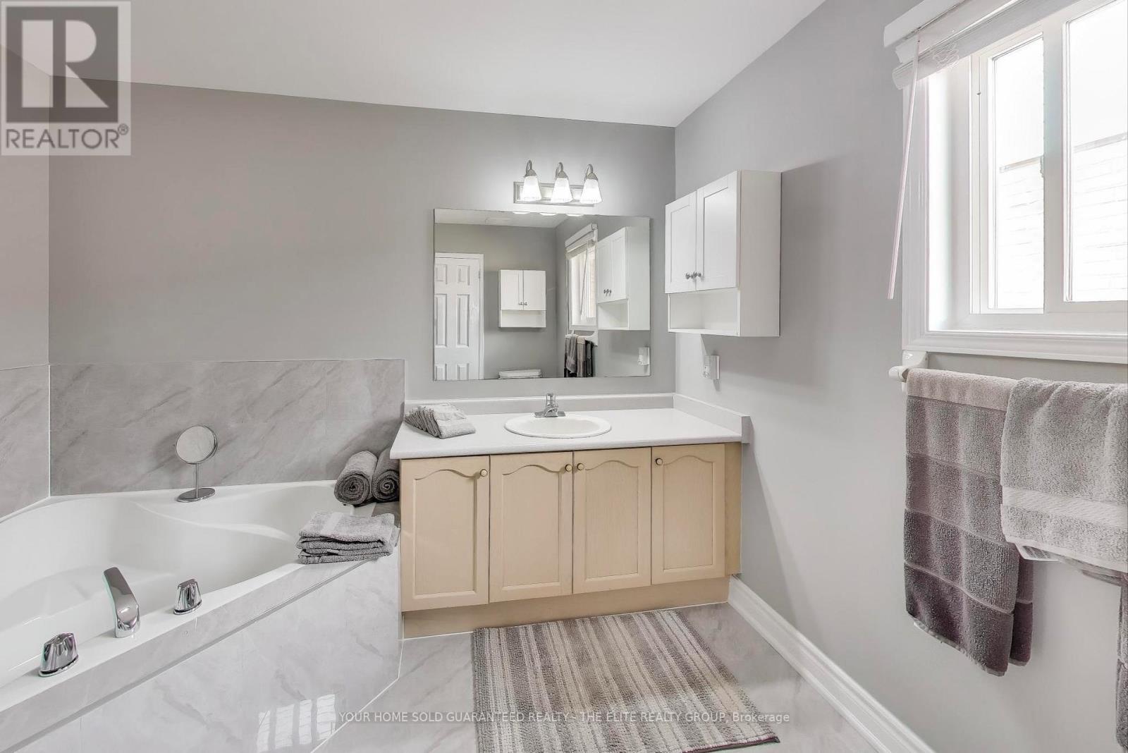 283 Van Kirk Drive, Brampton, Ontario  L7A 1M3 - Photo 8 - W12426687
