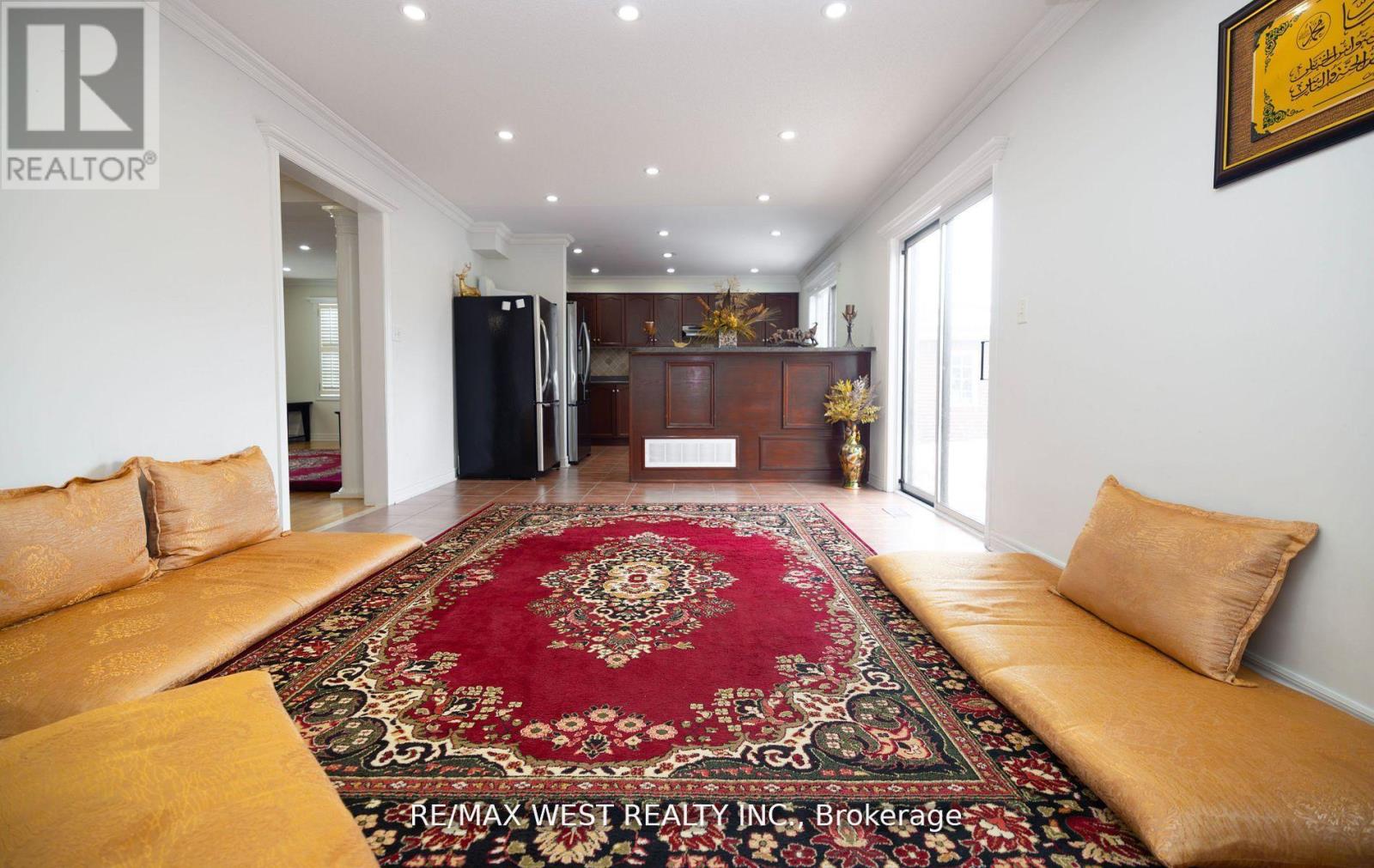 56 Meadow Oak Place, Toronto, Ontario  M9N 3Z6 - Photo 11 - W12426696