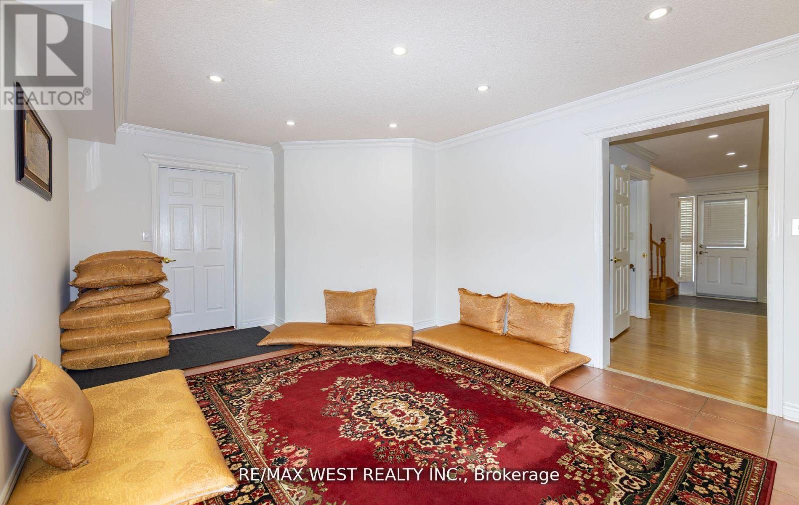 56 Meadow Oak Place, Toronto, Ontario  M9N 3Z6 - Photo 17 - W12426696
