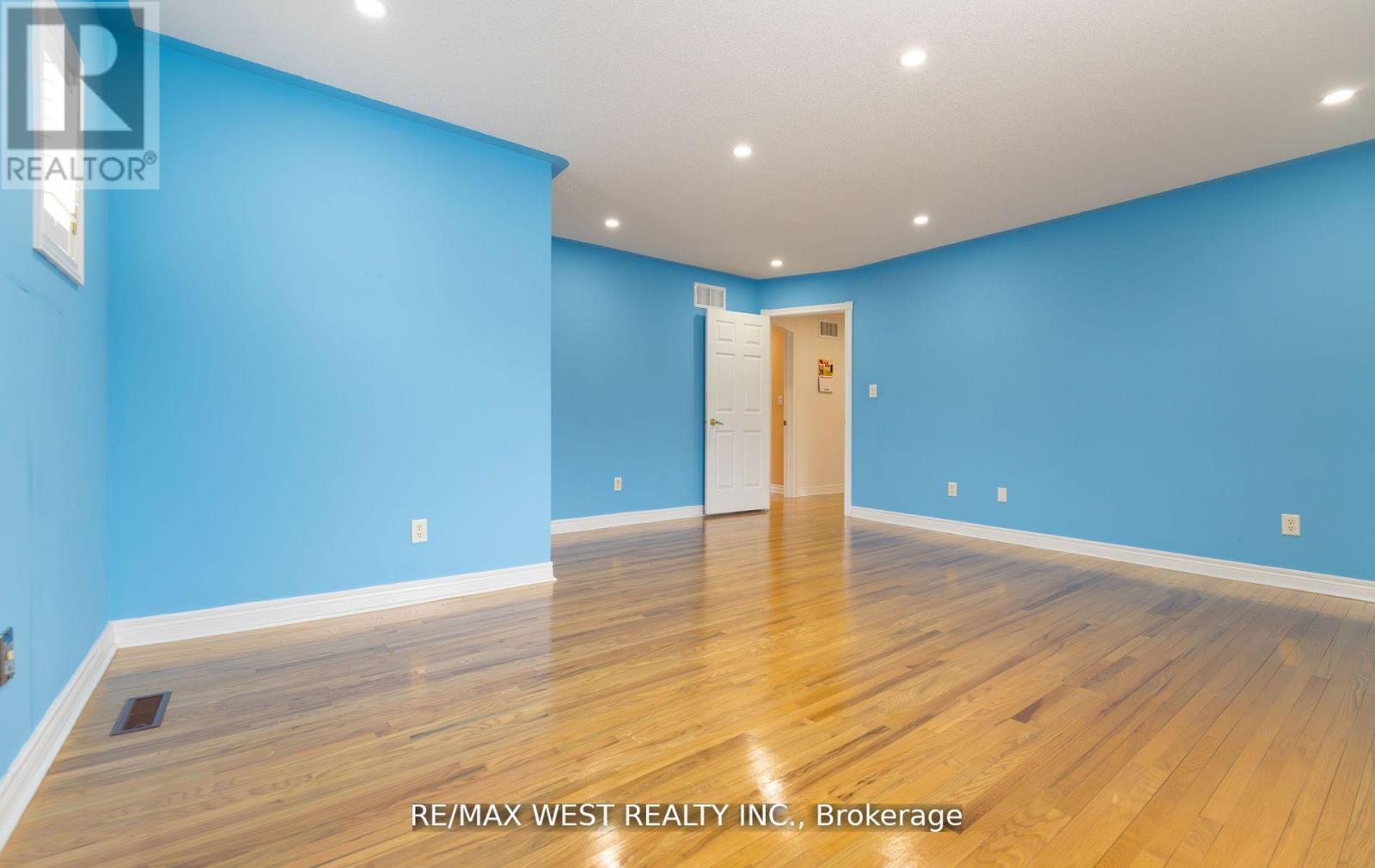 56 Meadow Oak Place, Toronto, Ontario  M9N 3Z6 - Photo 26 - W12426696