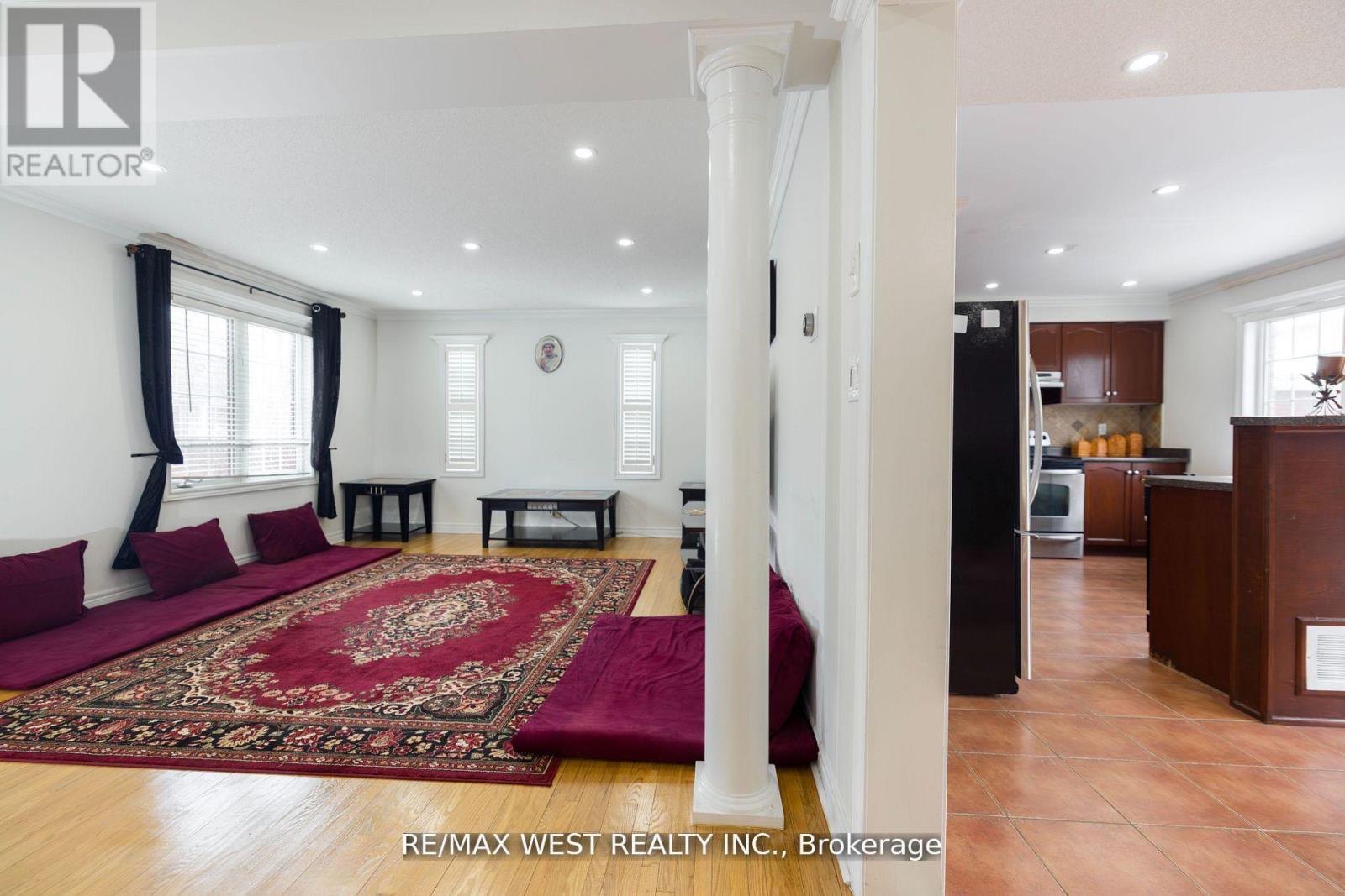 56 Meadow Oak Place, Toronto, Ontario  M9N 3Z6 - Photo 7 - W12426696