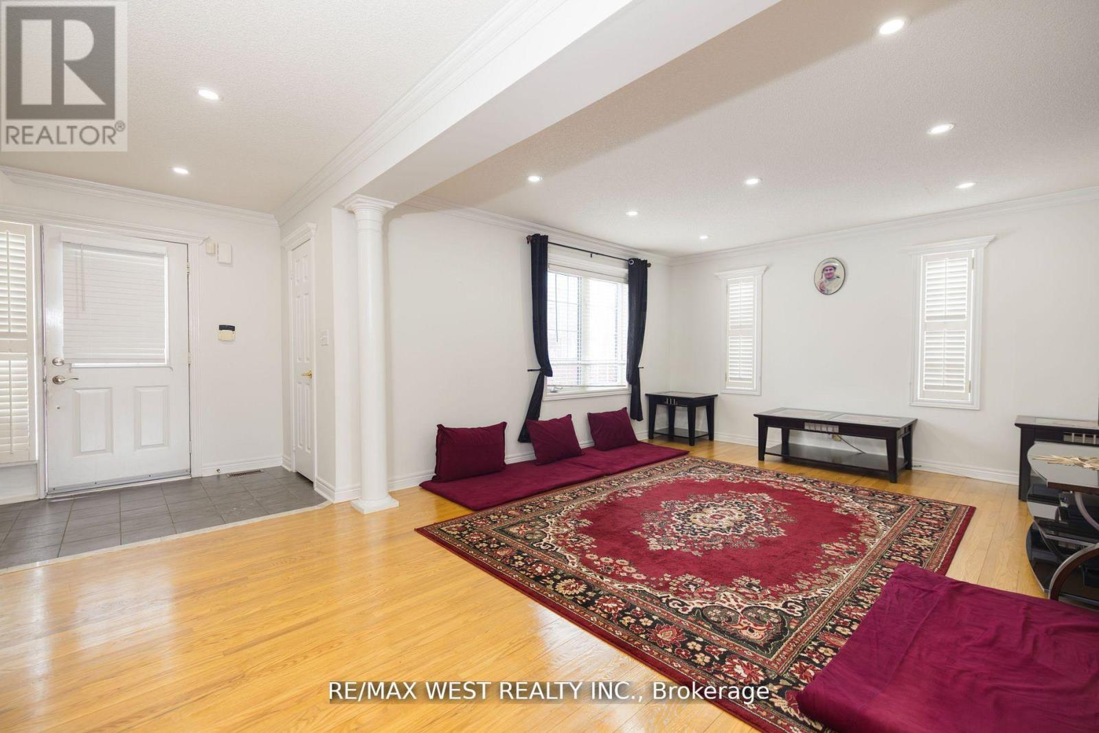 56 Meadow Oak Place, Toronto, Ontario  M9N 3Z6 - Photo 9 - W12426696