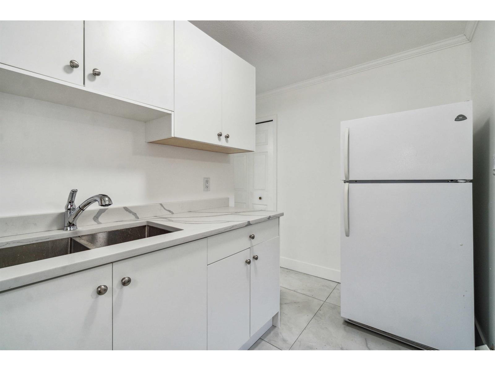 15598 Roper Avenue, White Rock, British Columbia  V4B 2G5 - Photo 33 - R3052114