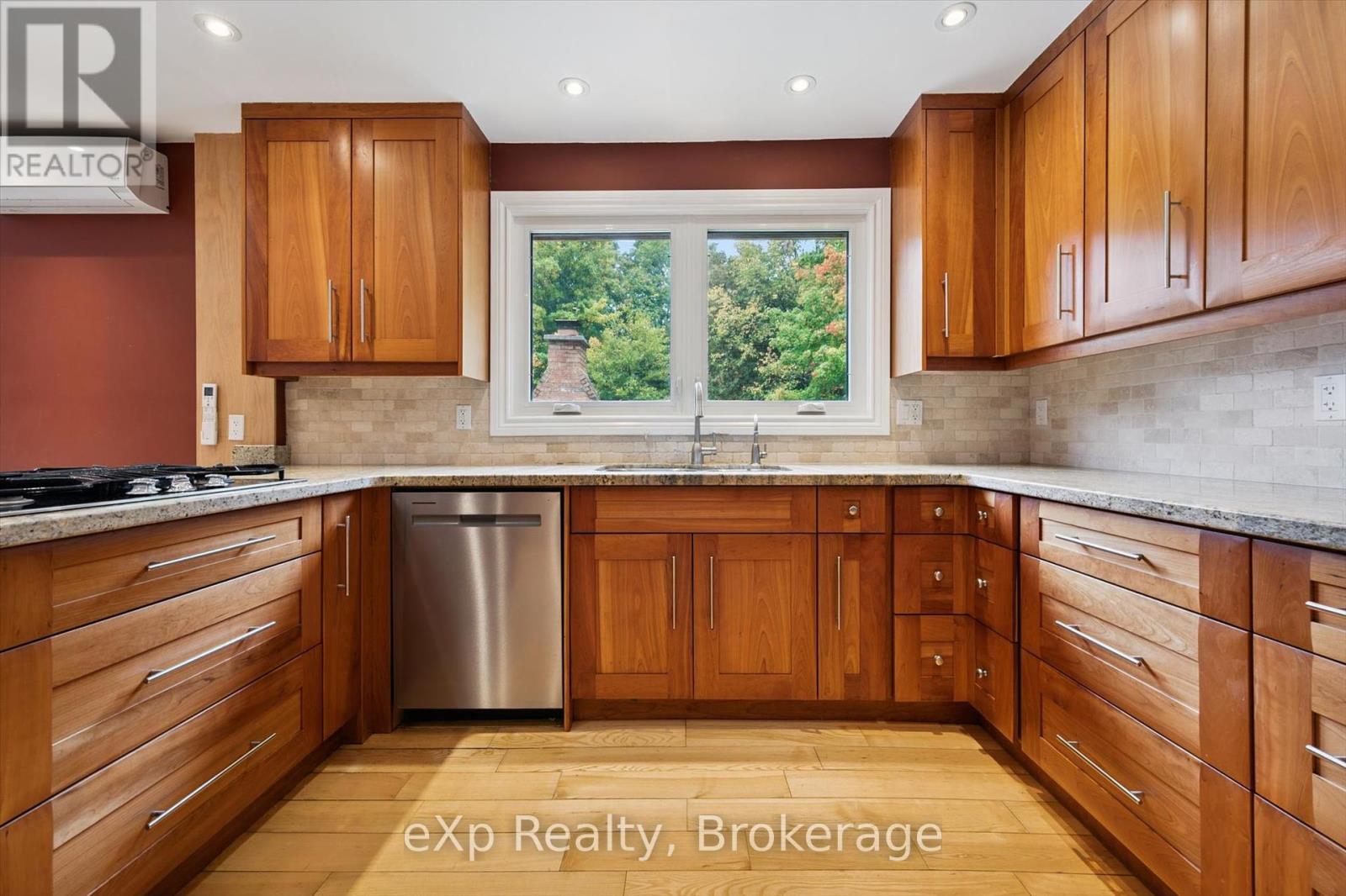 32 Glenholm Drive, Guelph, Ontario  N1L 1C2 - Photo 12 - X12426792