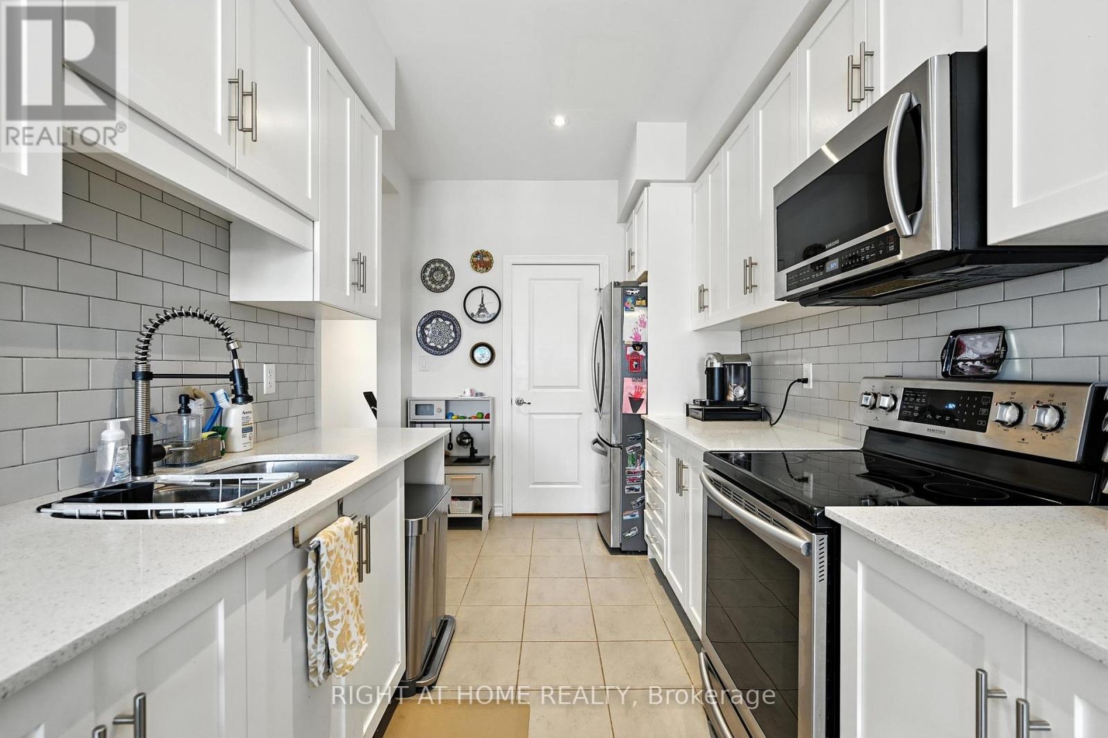 29 - 377 Glancaster Road, Hamilton, Ontario  L9G 0G4 - Photo 8 - X12426648