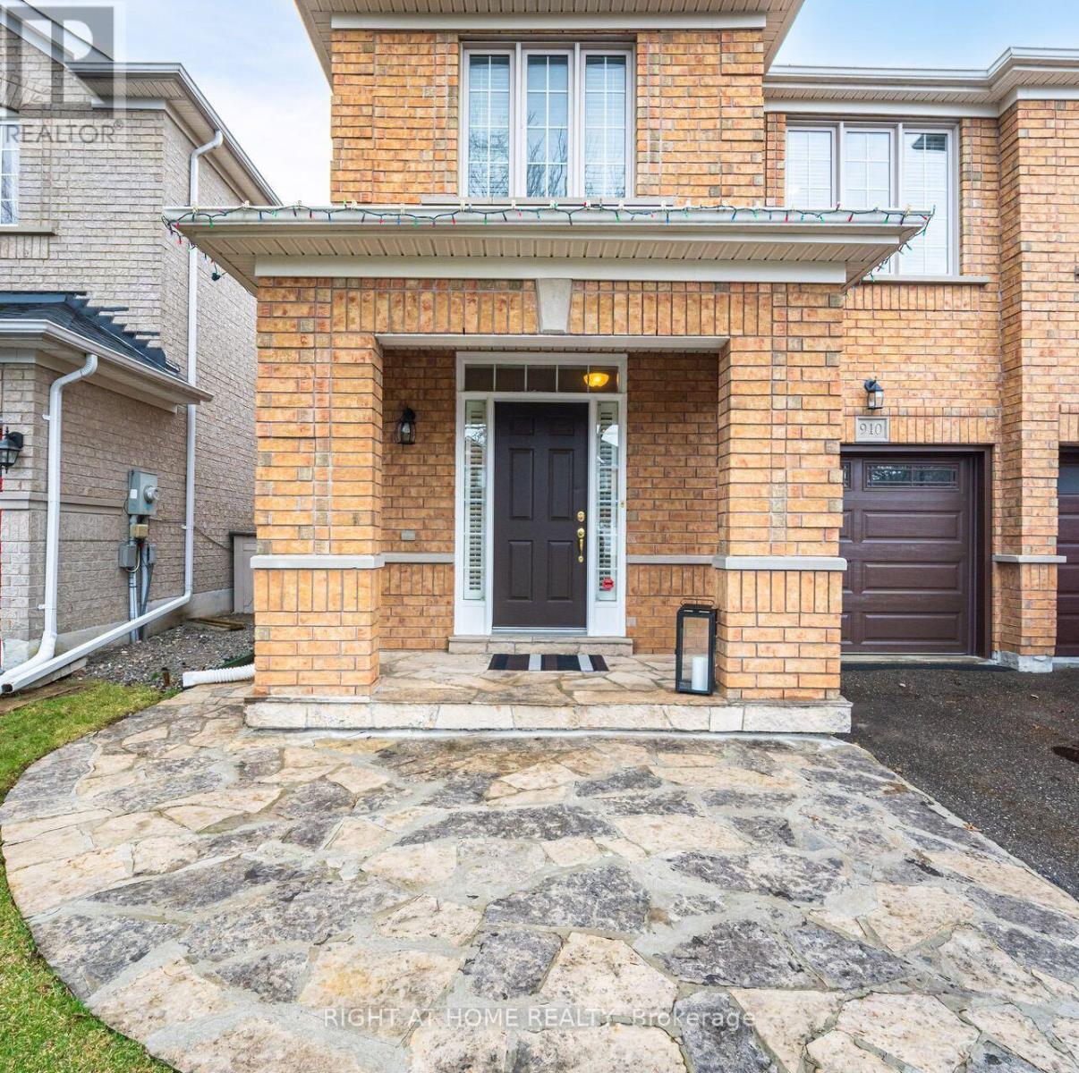910 Oaktree Crescent, Newmarket, Ontario  L3X 2Z1 - Photo 1 - N12425387