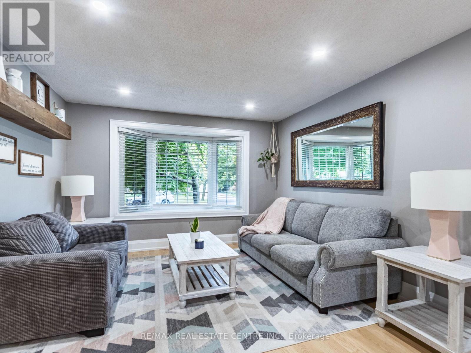 678 Harrison Road, Milton, Ontario  L9T 4S9 - Photo 5 - W12424271