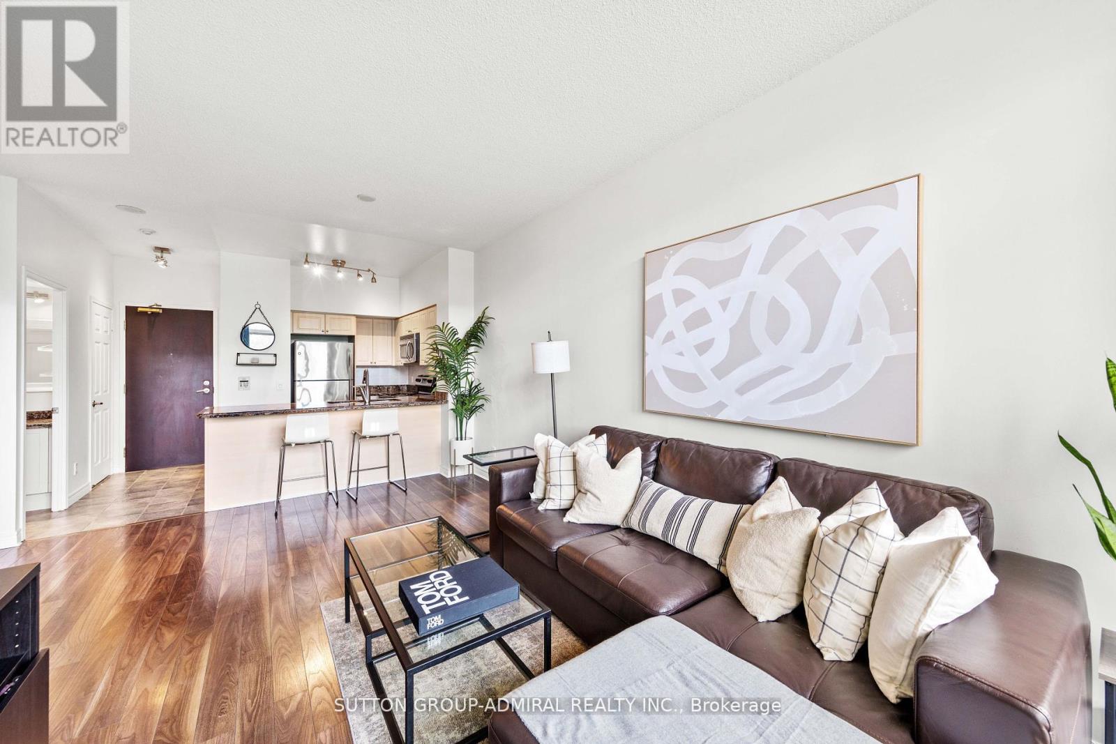 210 - 51 Lower Simcoe Street, Toronto, Ontario  M5J 3A2 - Photo 2 - C12426734