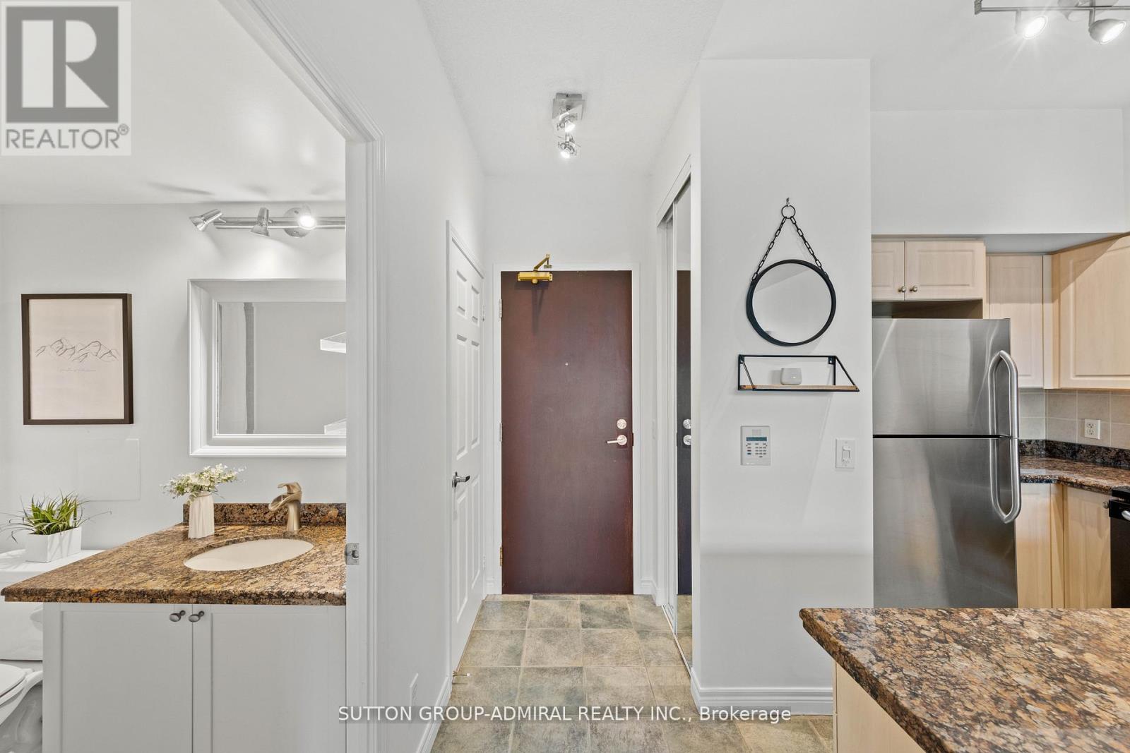 210 - 51 Lower Simcoe Street, Toronto, Ontario  M5J 3A2 - Photo 21 - C12426734
