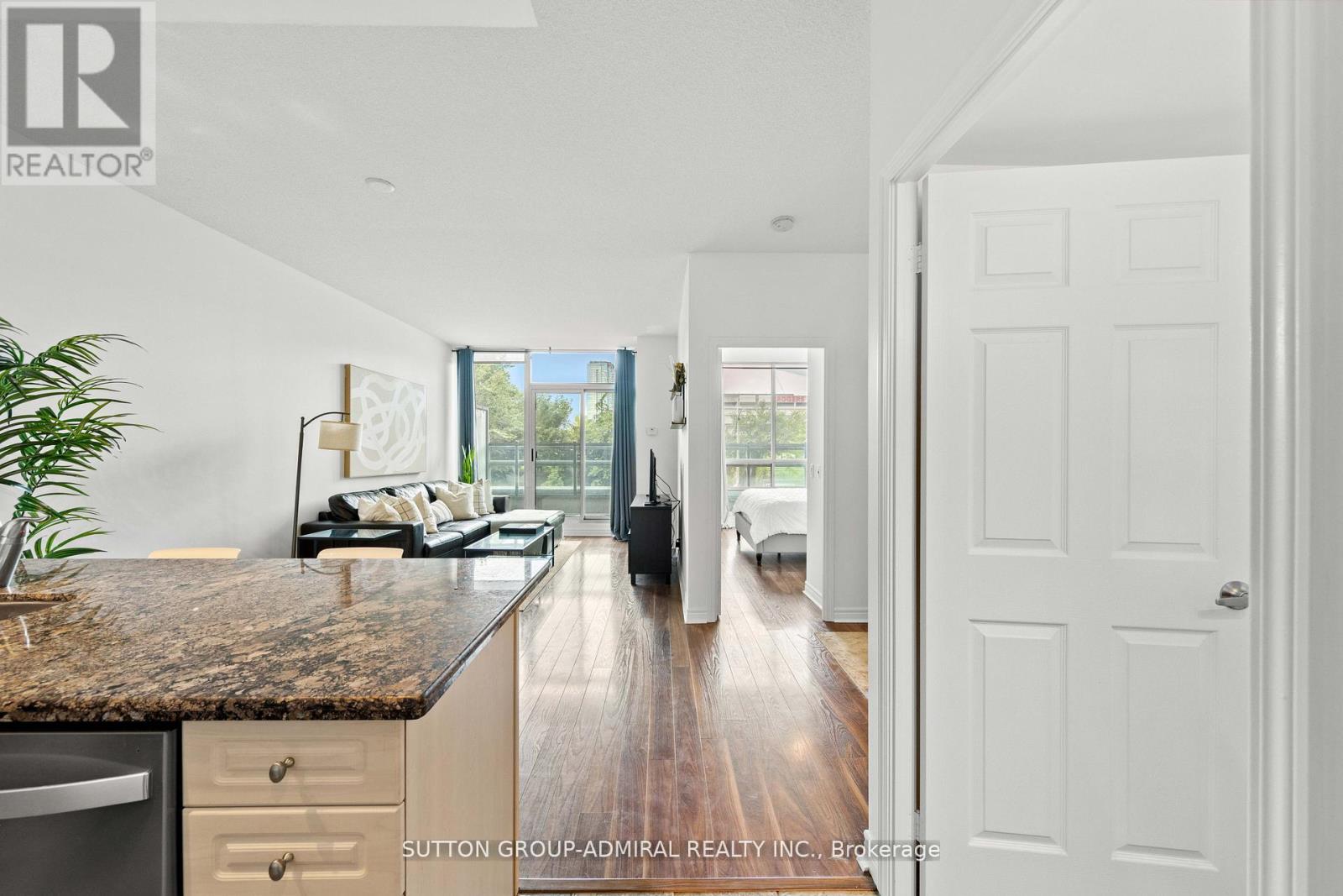 210 - 51 Lower Simcoe Street, Toronto, Ontario  M5J 3A2 - Photo 4 - C12426734