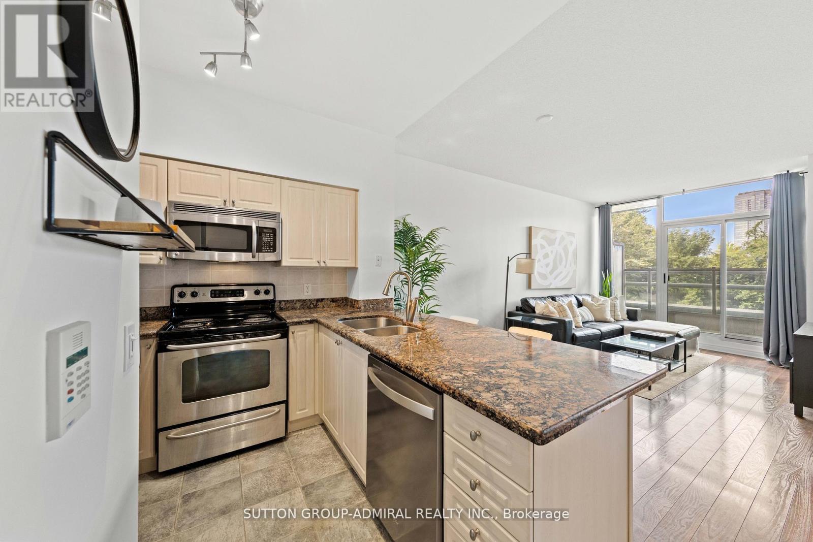 210 - 51 Lower Simcoe Street, Toronto, Ontario  M5J 3A2 - Photo 6 - C12426734