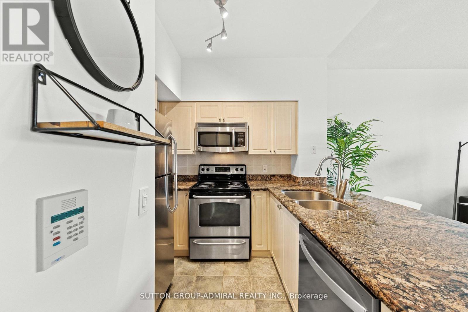 210 - 51 Lower Simcoe Street, Toronto, Ontario  M5J 3A2 - Photo 7 - C12426734
