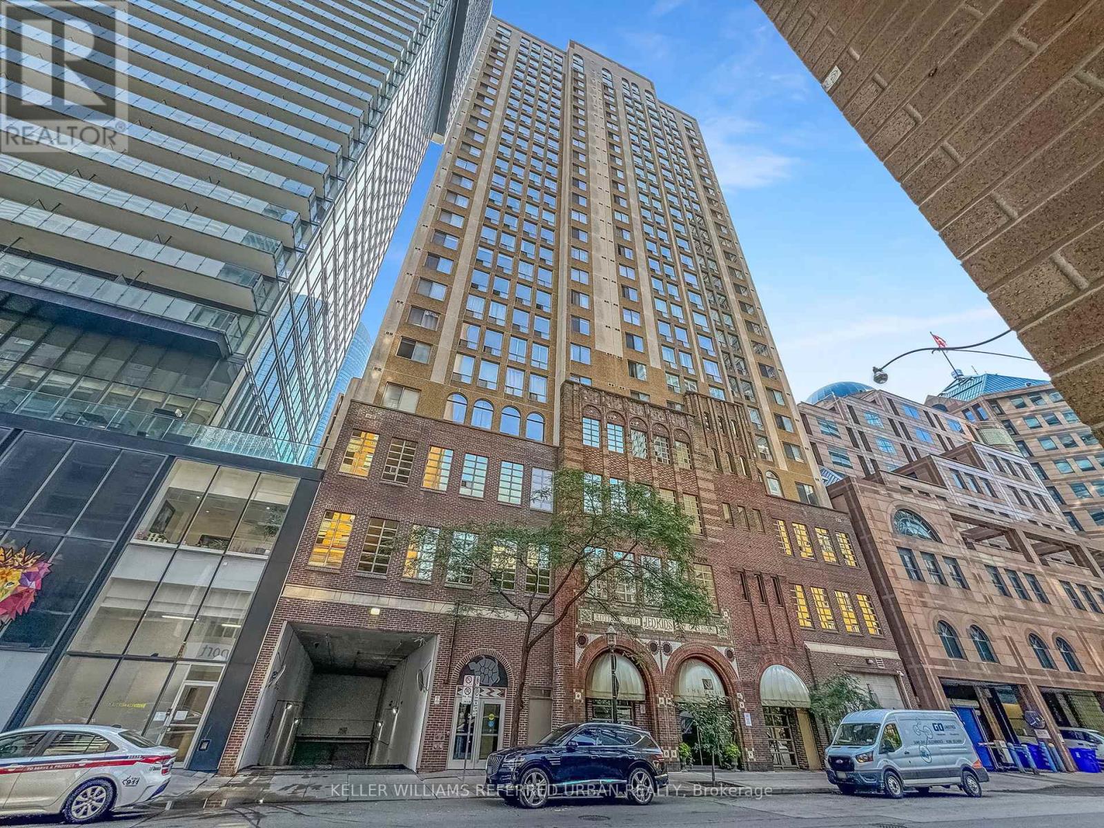 2005 - 25 GRENVILLE STREET, Toronto, Ontario