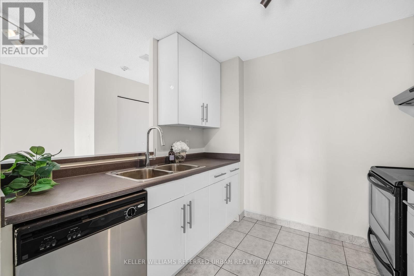 2005 - 25 Grenville Street, Toronto, Ontario  M4Y 2X5 - Photo 10 - C12426770